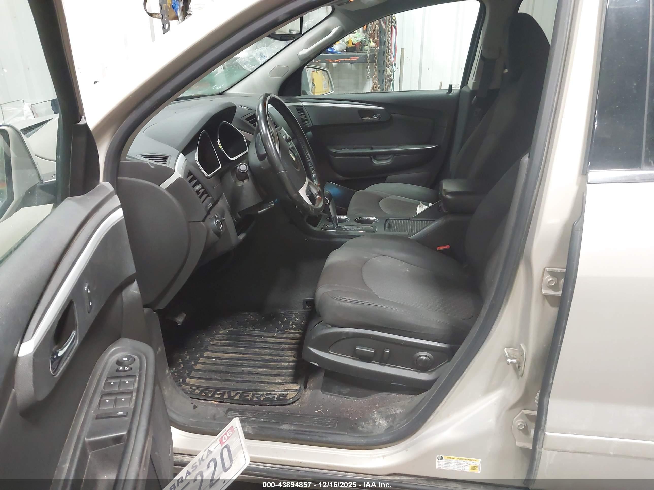 CHEVROLET TRAVERSE image 5