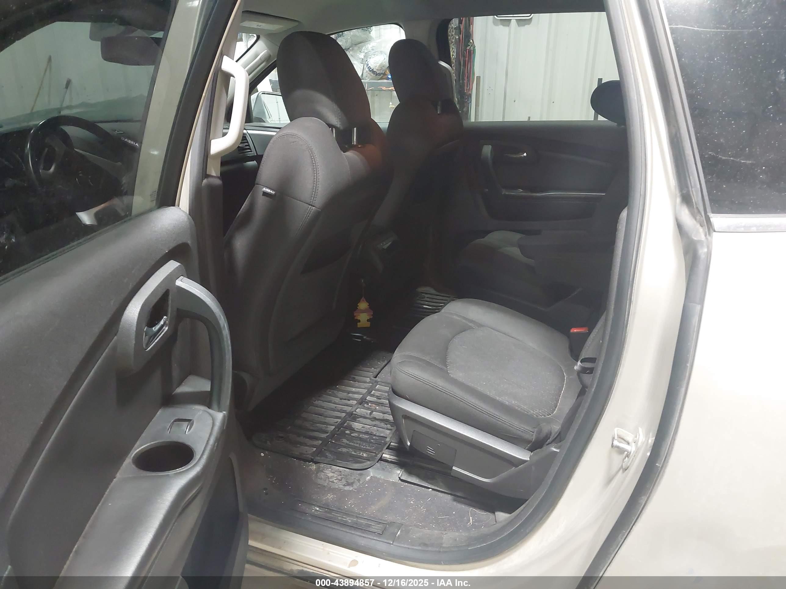 CHEVROLET TRAVERSE image 8