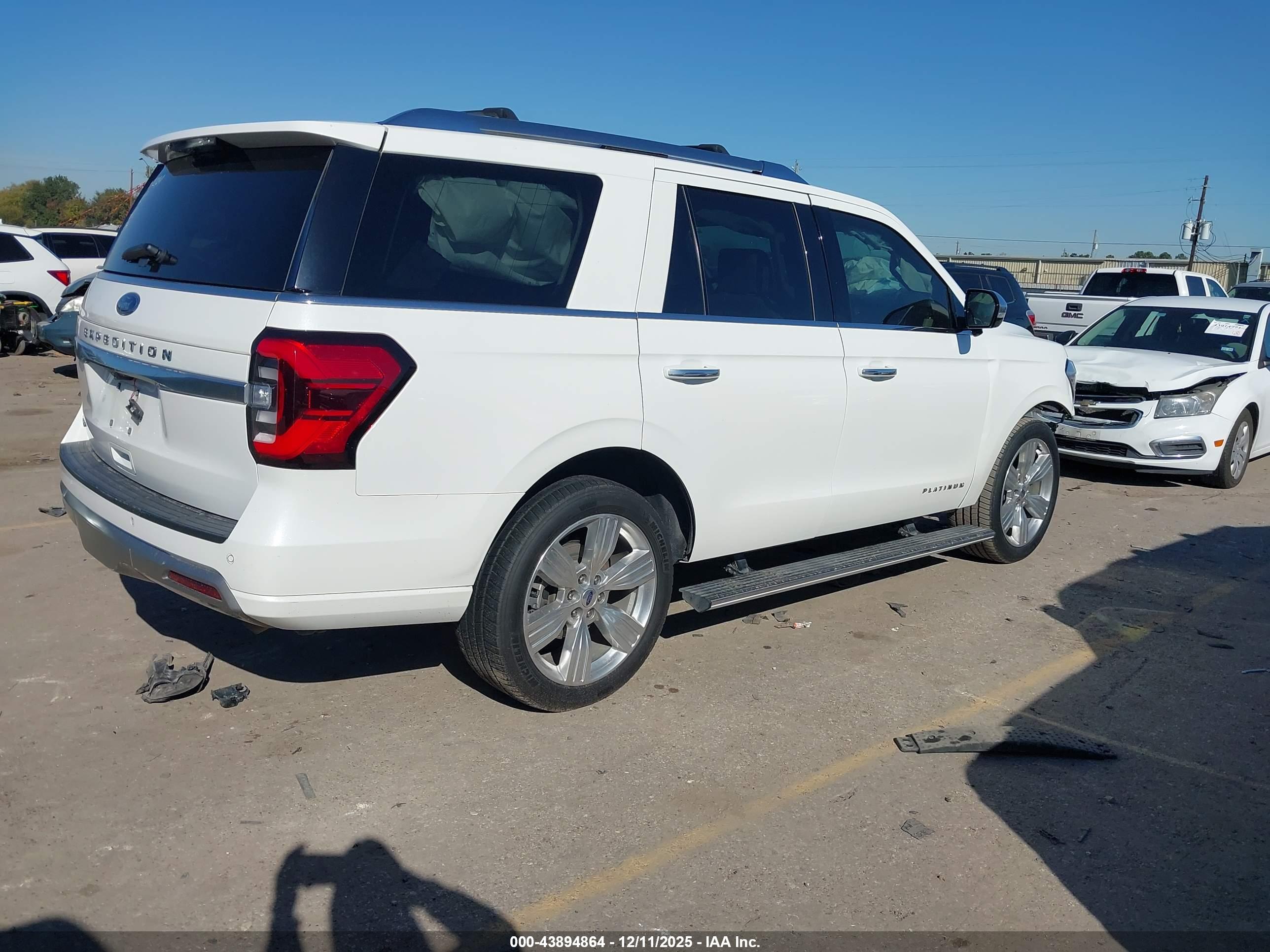 FORD EXPEDITION image 4