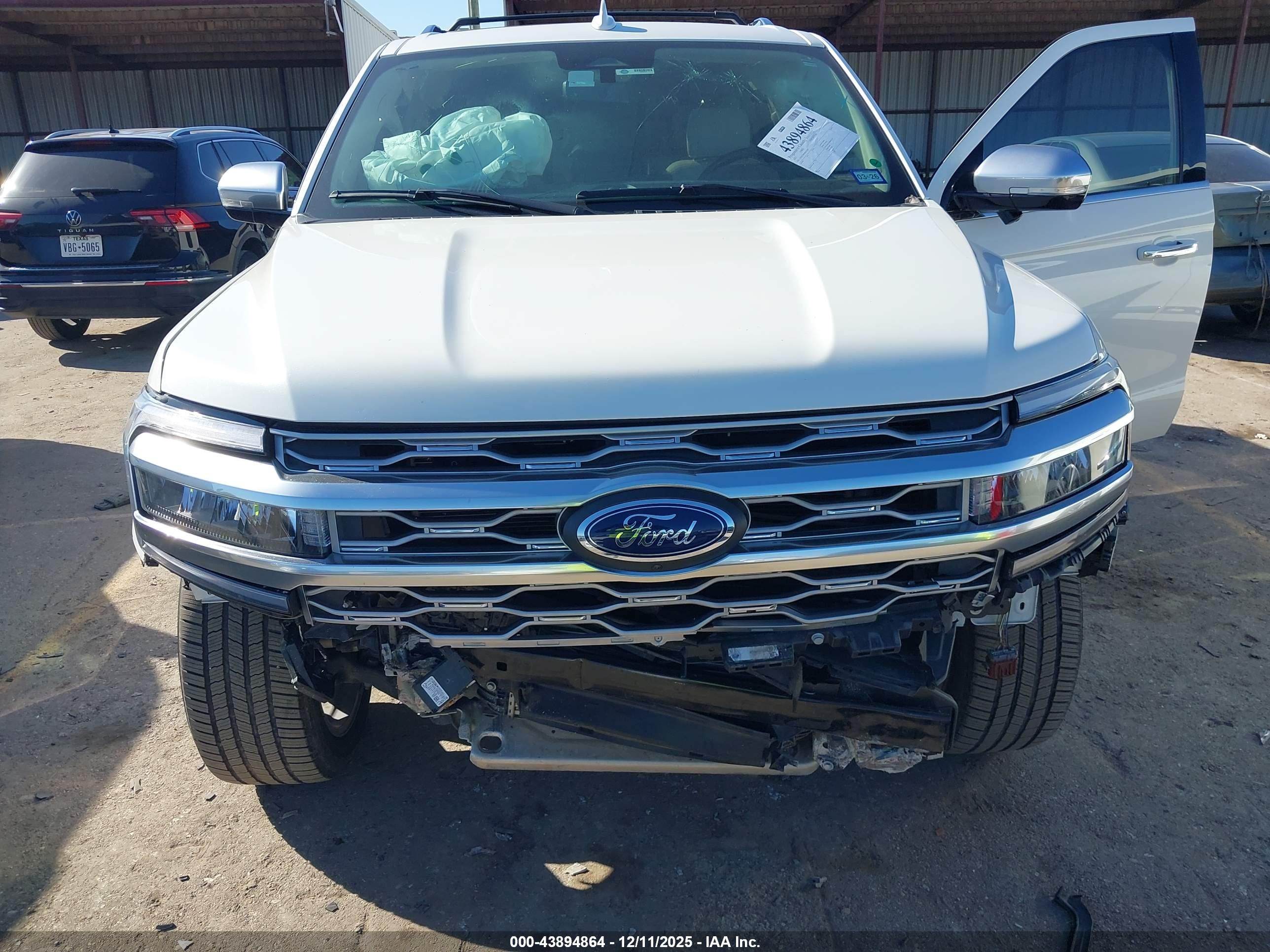 FORD EXPEDITION image 6