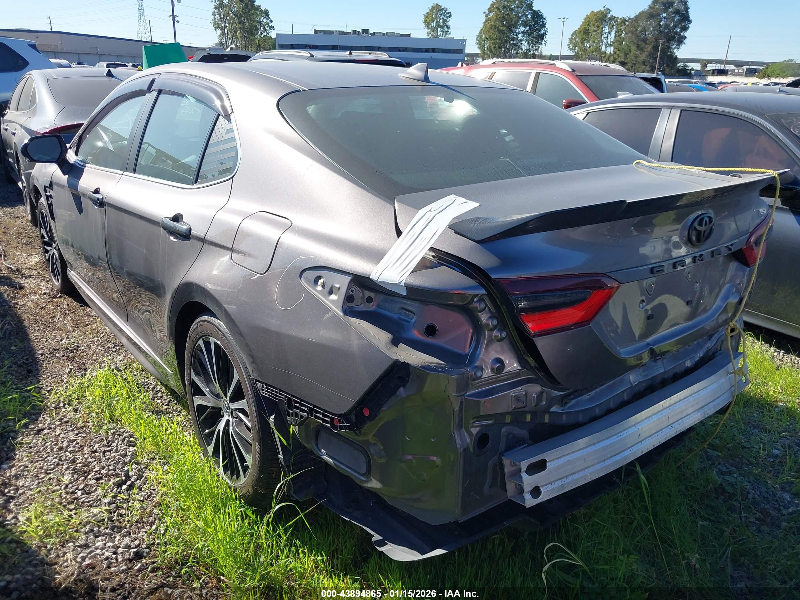 TOYOTA CAMRY image 3