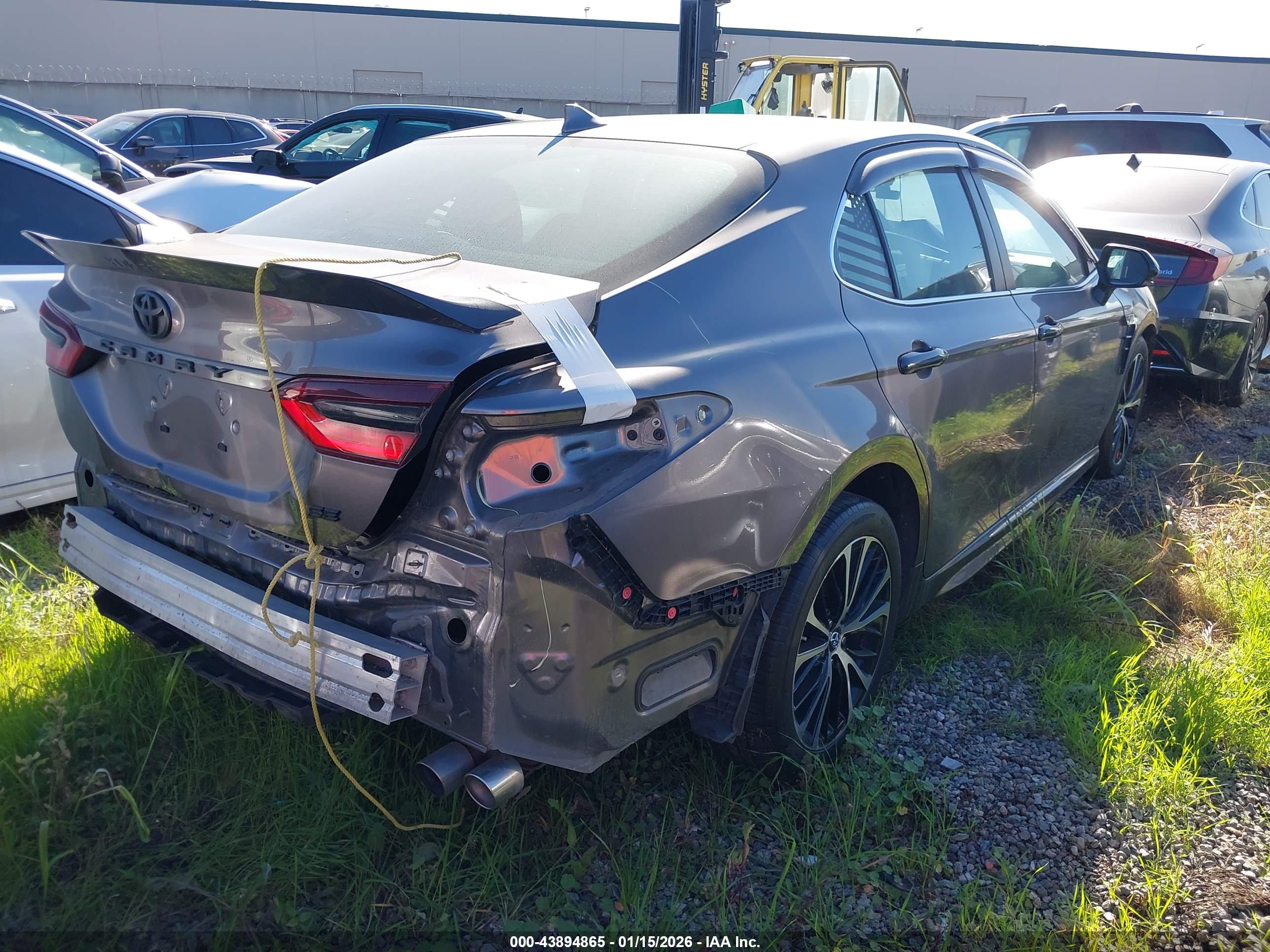 TOYOTA CAMRY image 4
