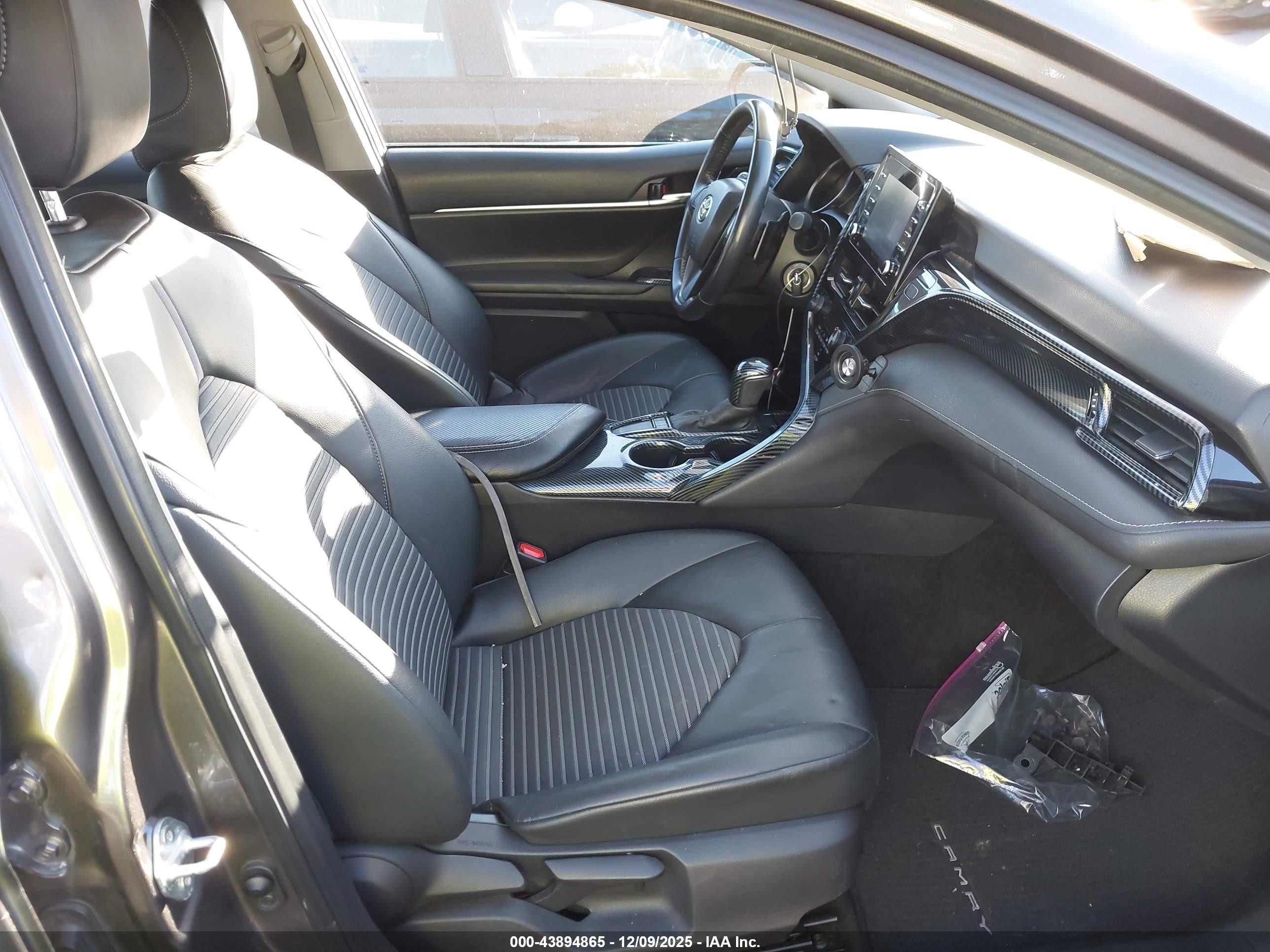TOYOTA CAMRY image 5