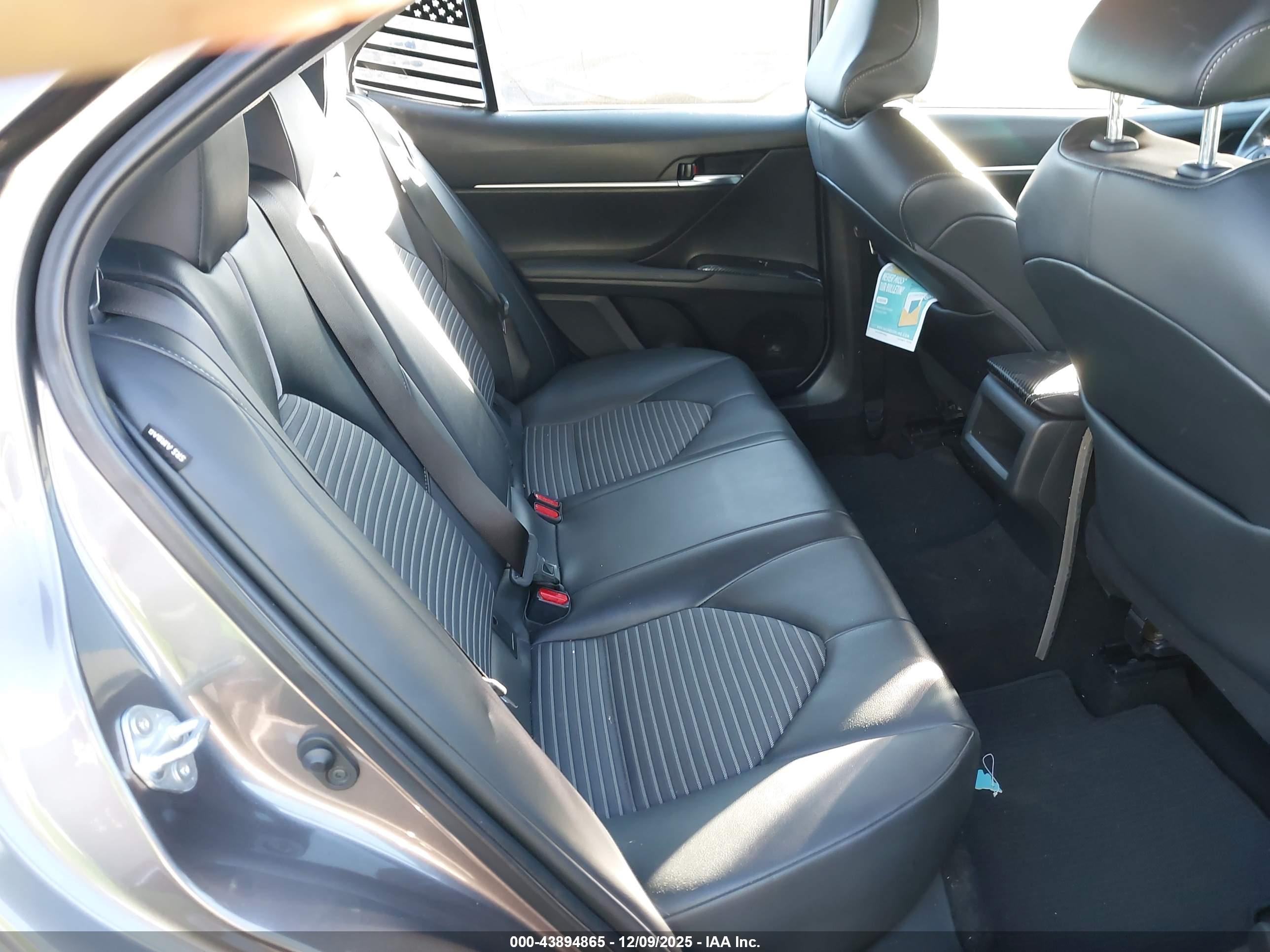 TOYOTA CAMRY image 8
