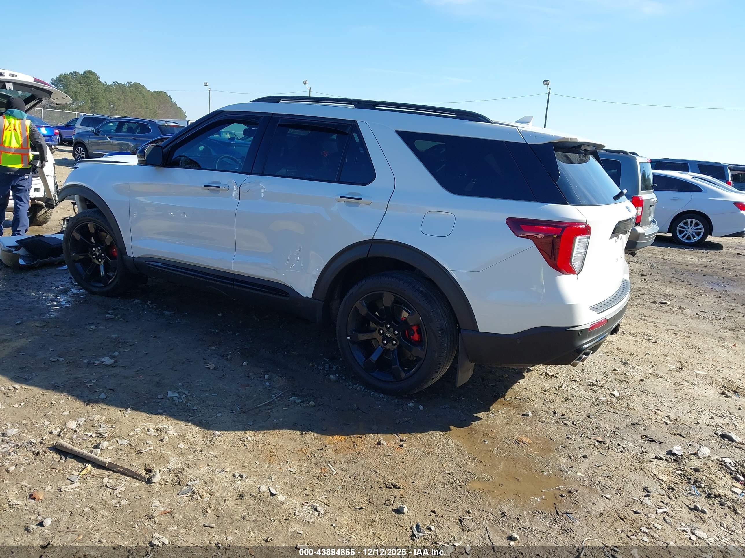 FORD EXPLORER image 3