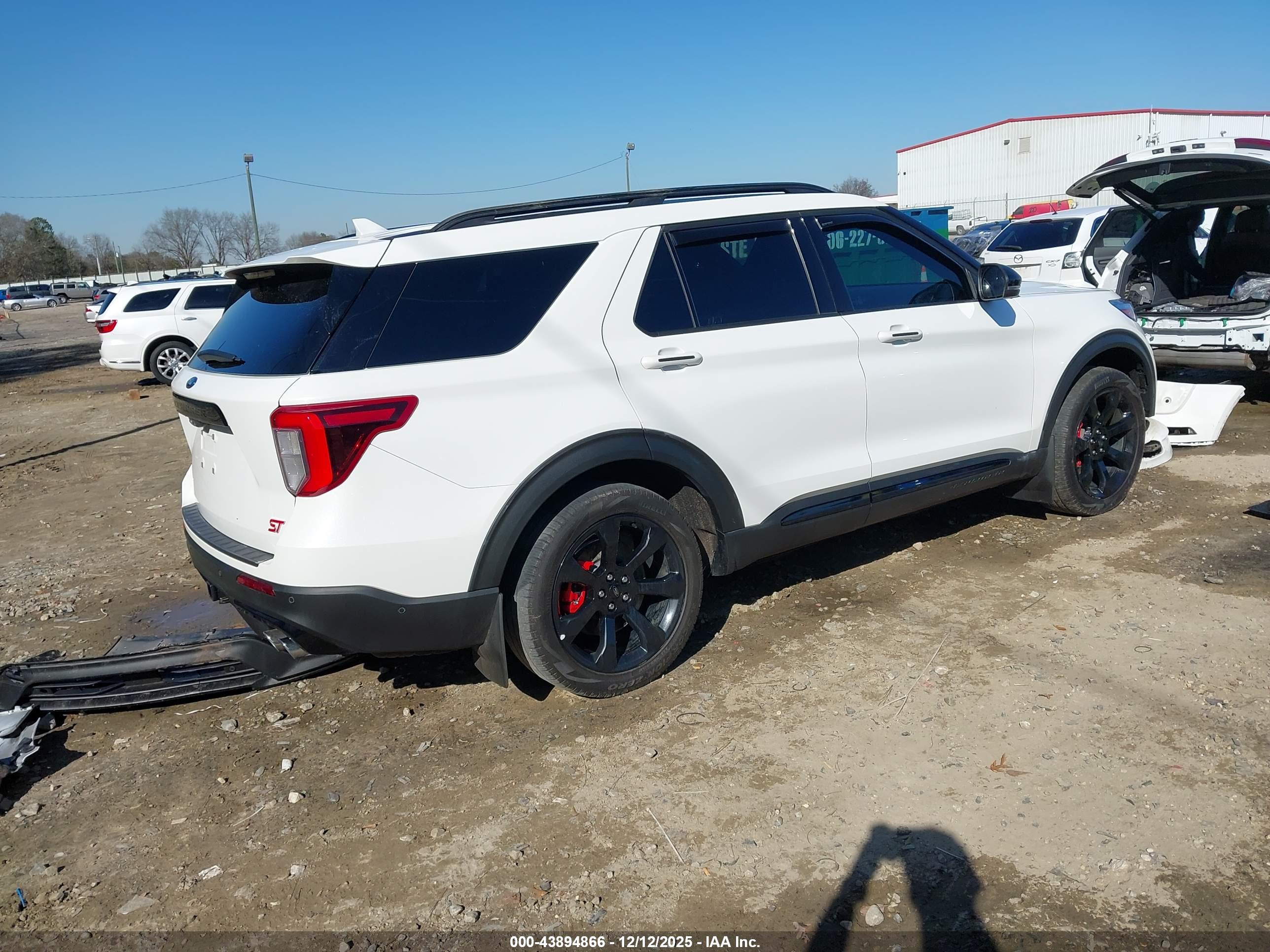 FORD EXPLORER image 4