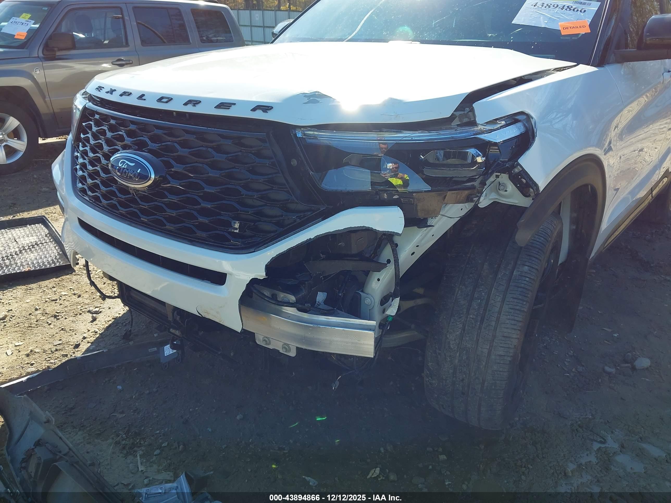 FORD EXPLORER image 6