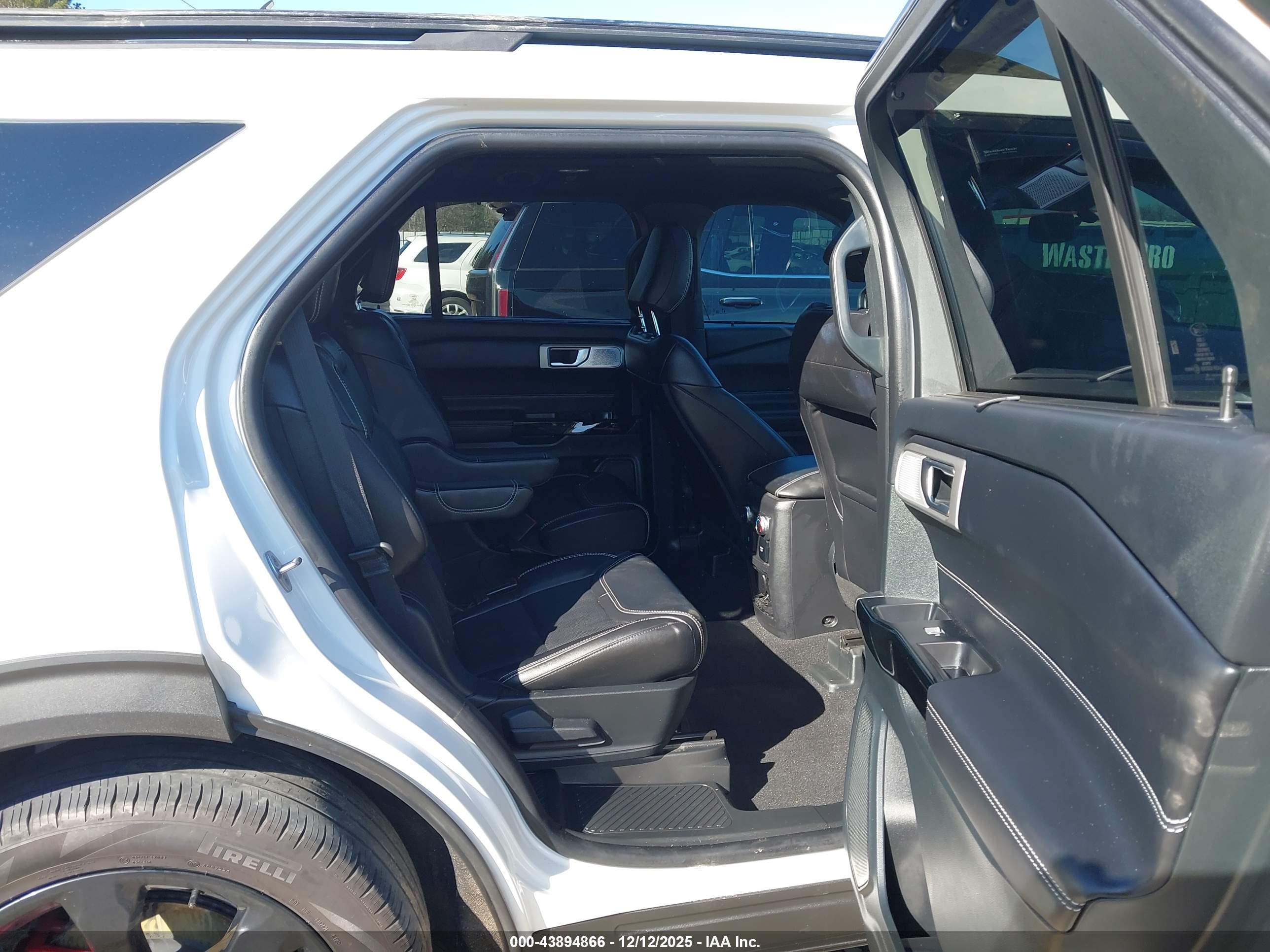 FORD EXPLORER image 8