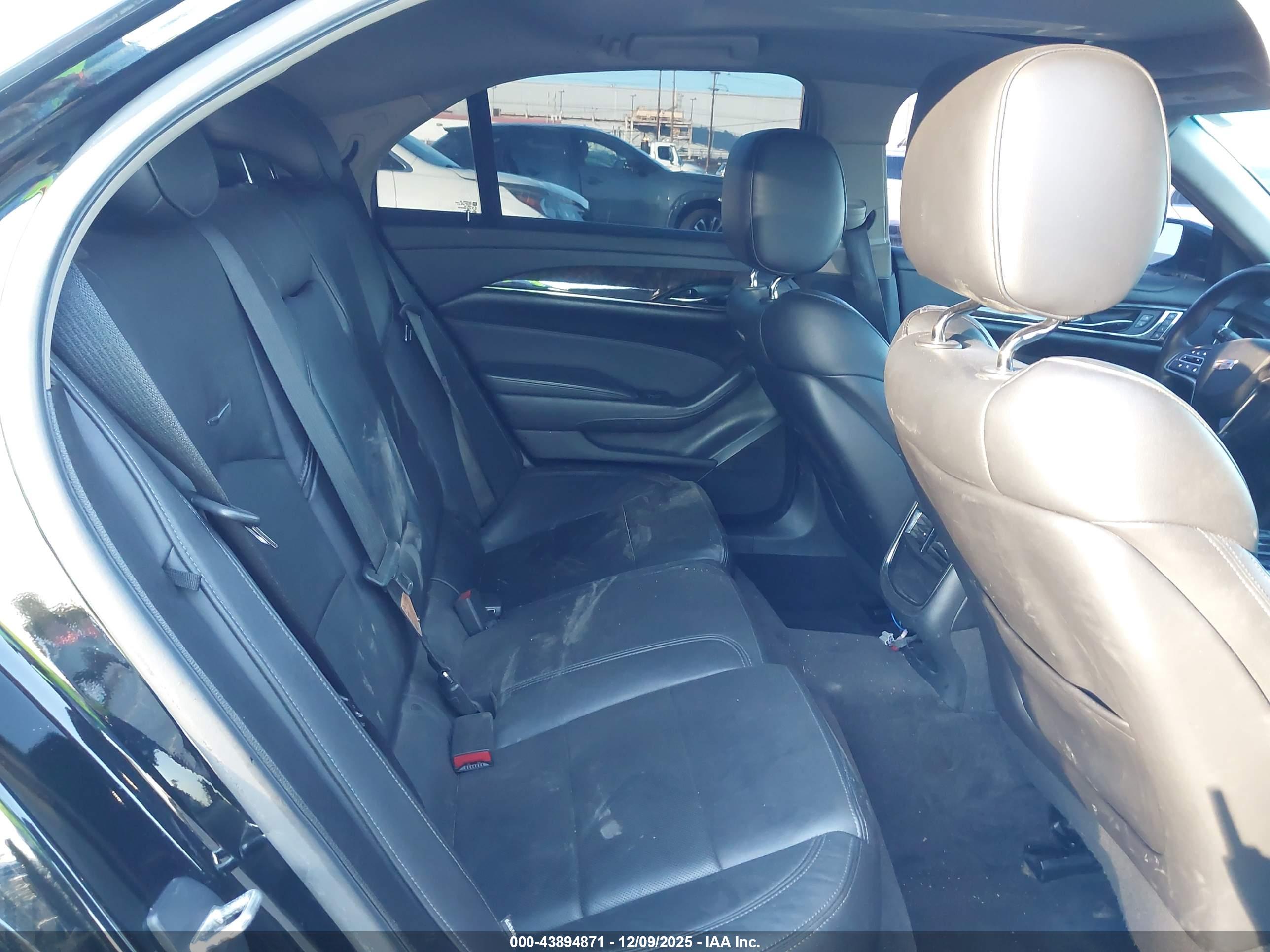 CADILLAC CTS image 8