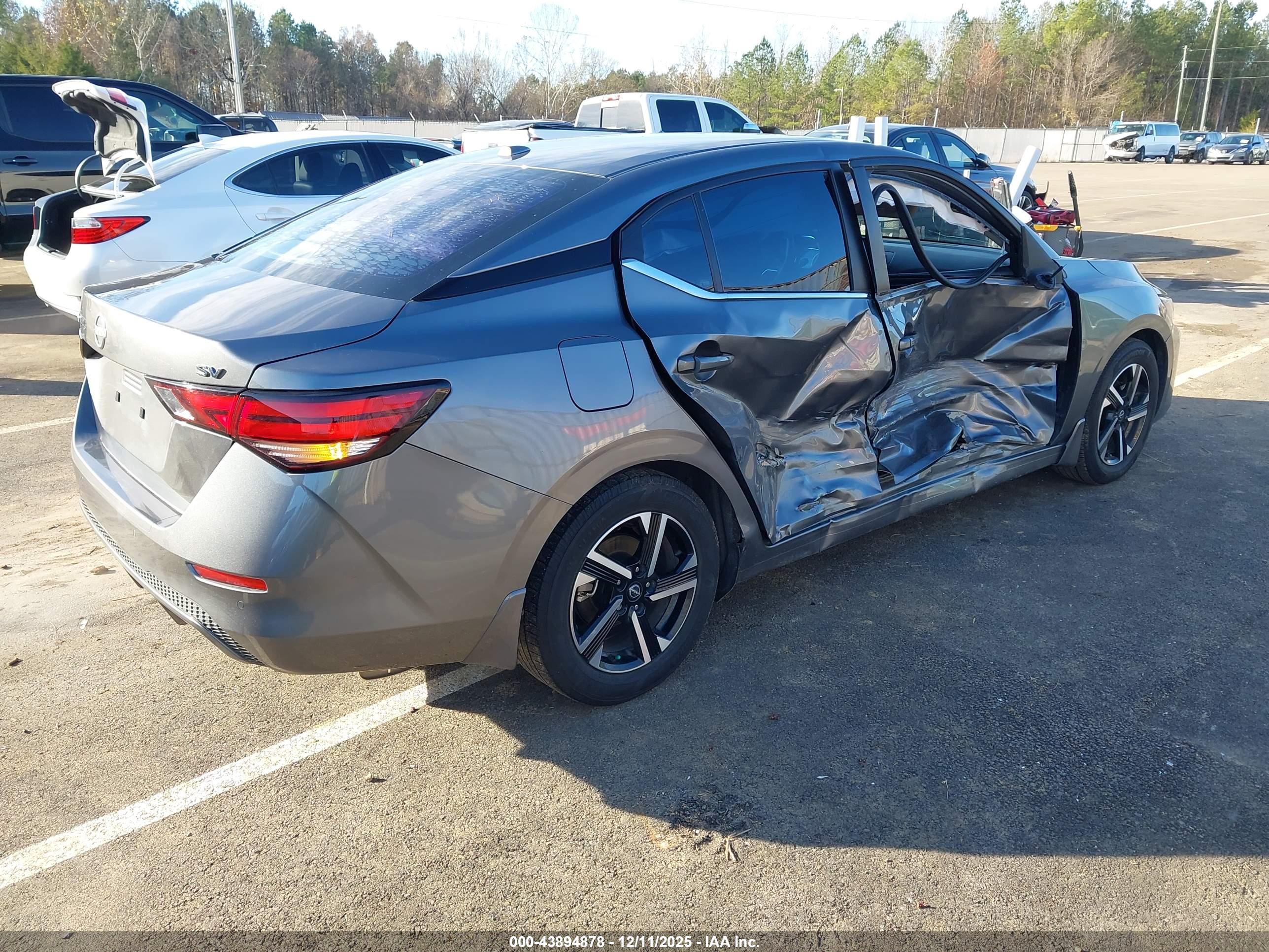 NISSAN SENTRA image 4