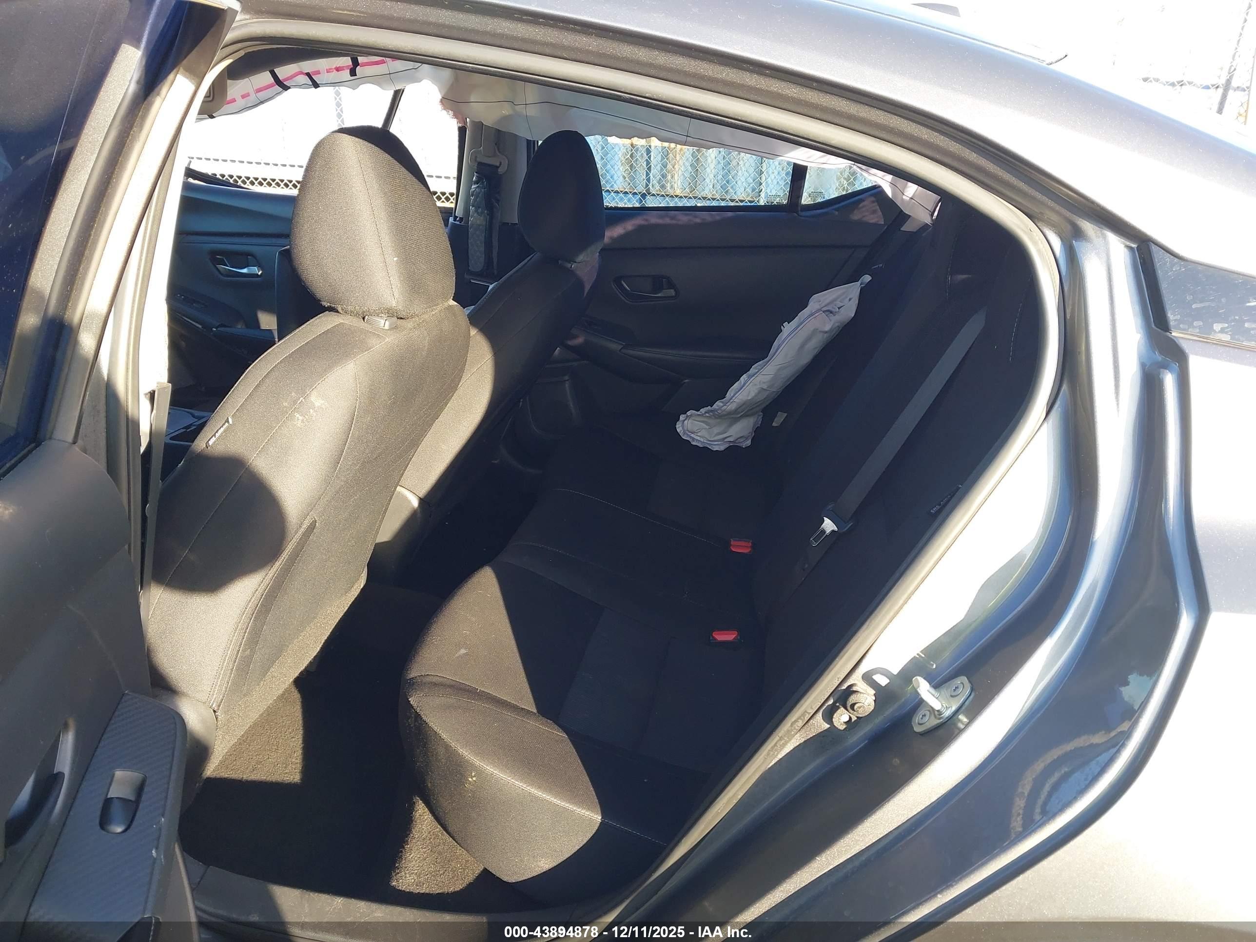 NISSAN SENTRA image 8