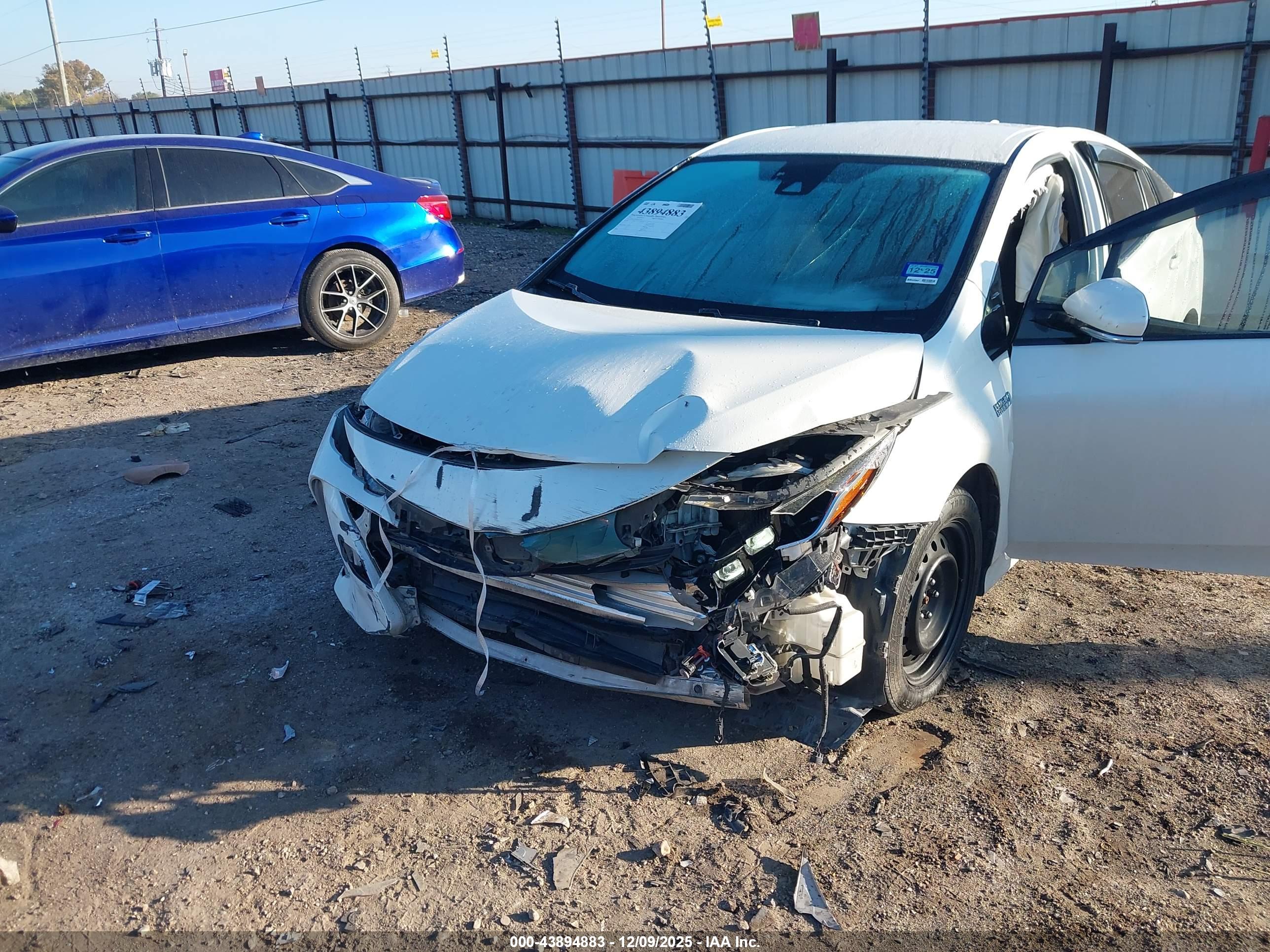 TOYOTA PRIUS image 6