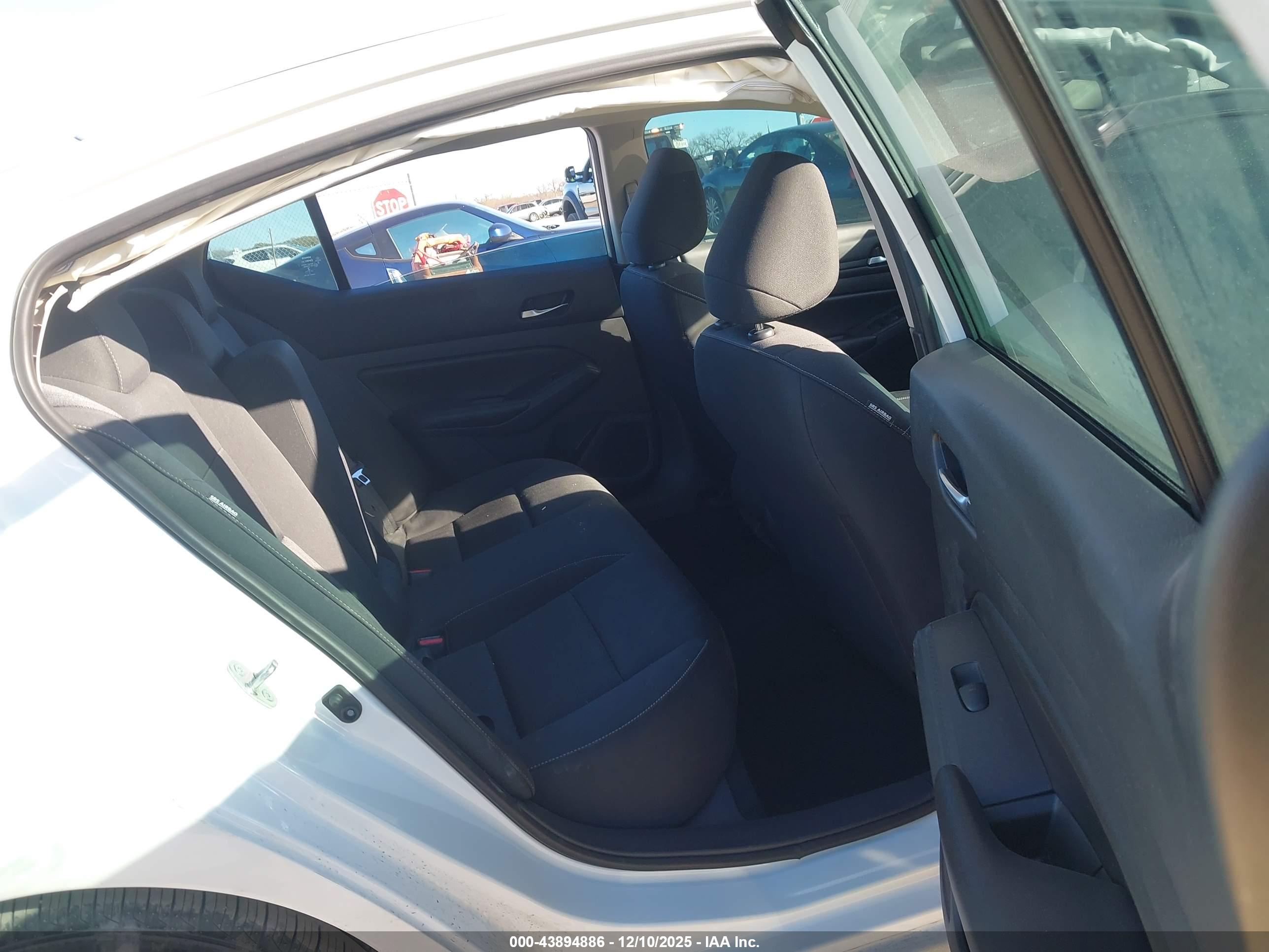 NISSAN ALTIMA image 8