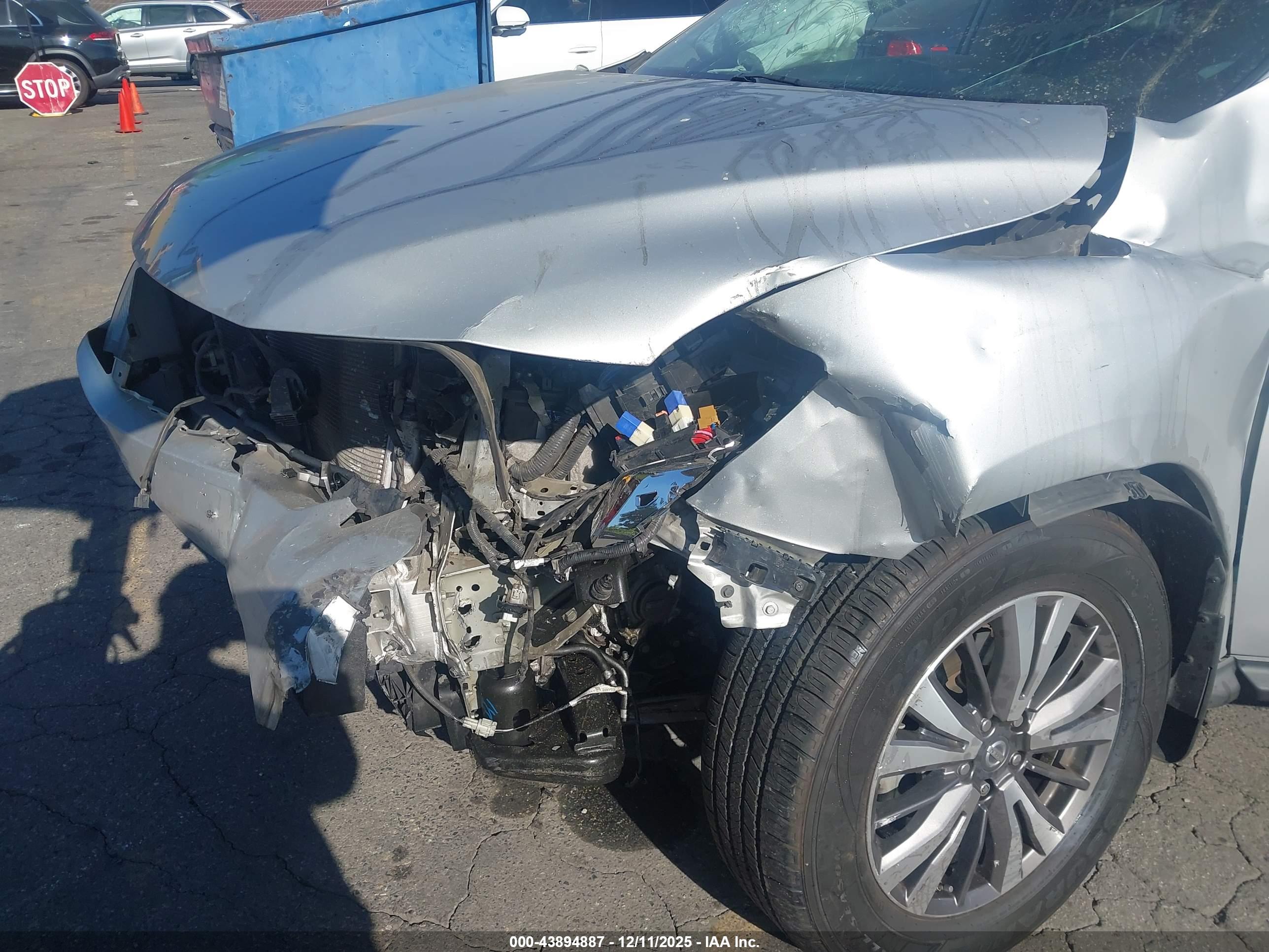 NISSAN PATHFINDER image 6