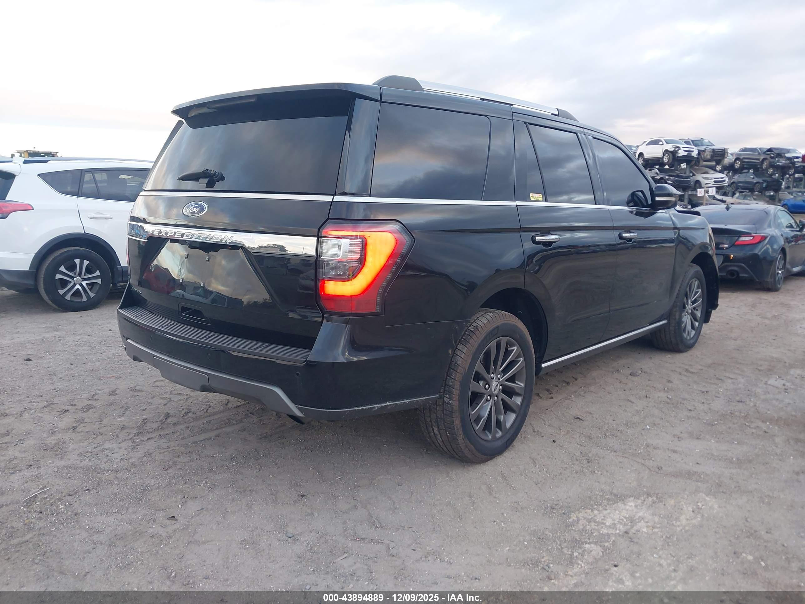 FORD EXPEDITION image 4