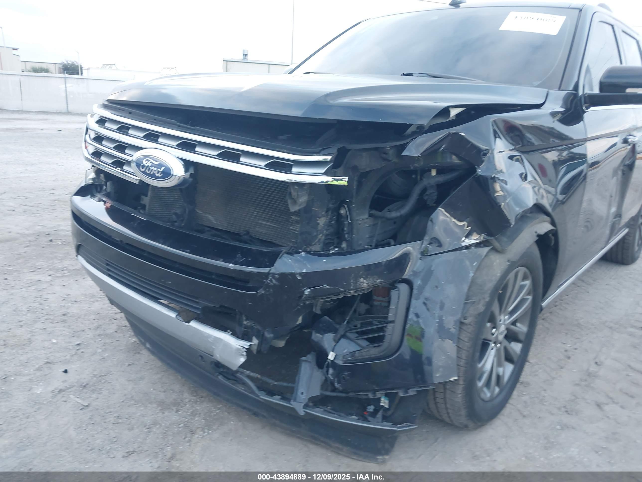 FORD EXPEDITION image 6