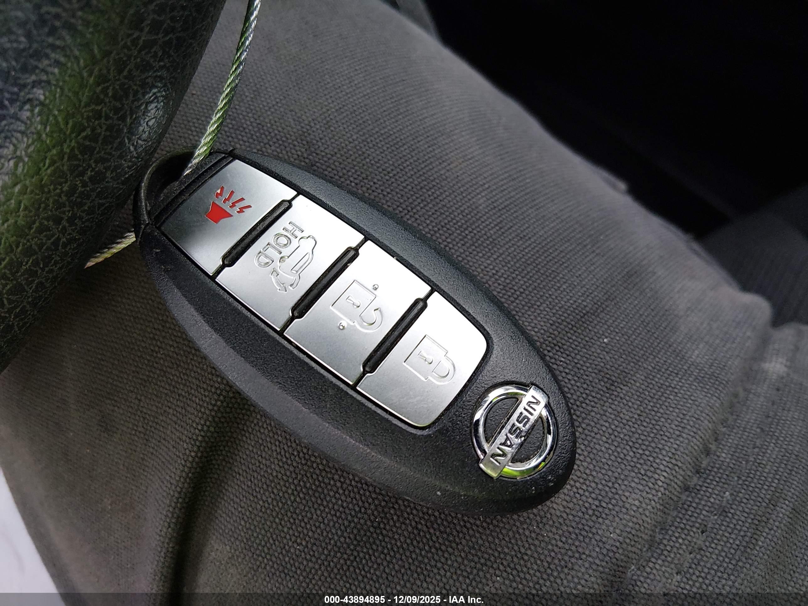 NISSAN ROGUE image 11