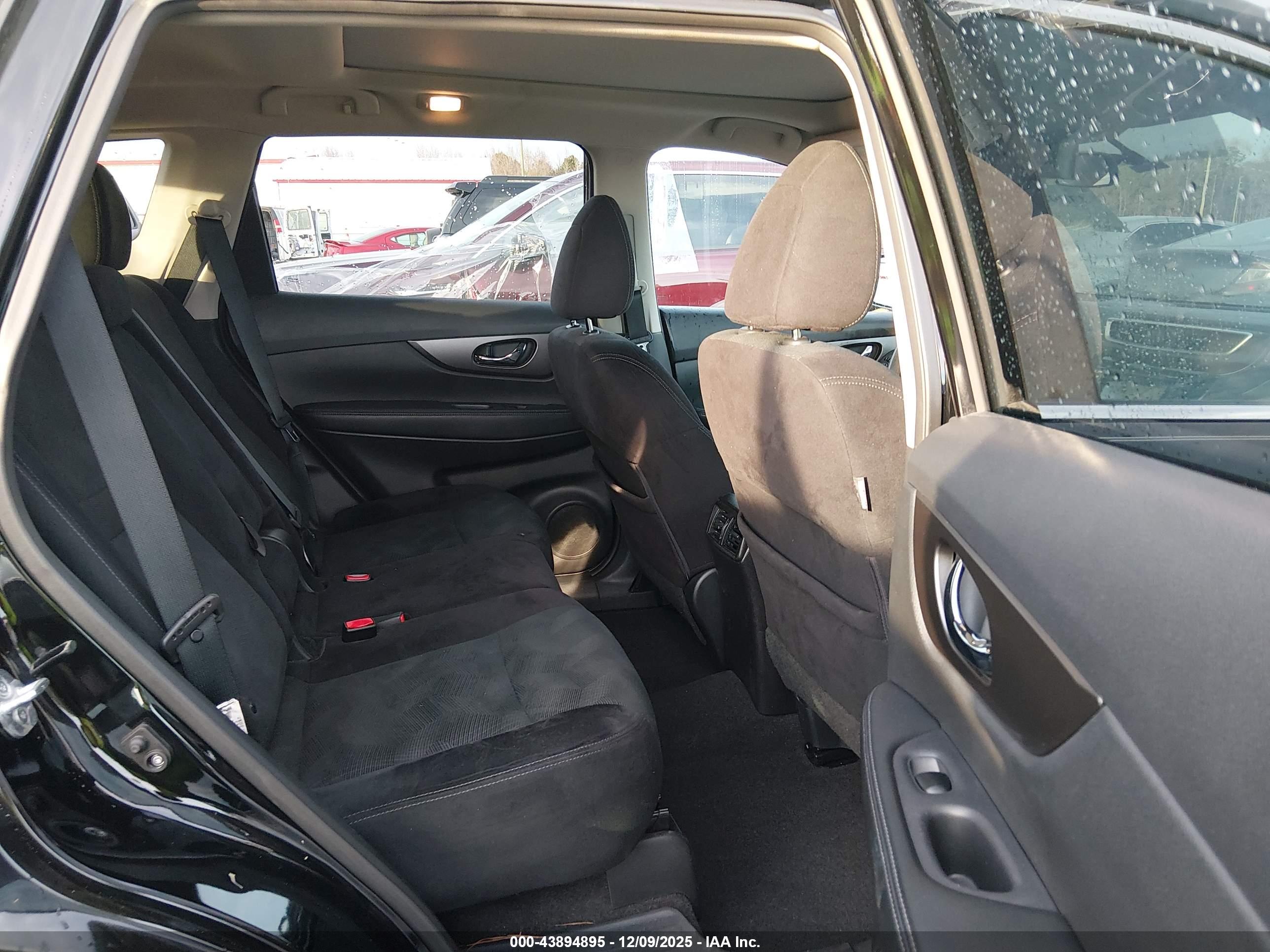 NISSAN ROGUE image 8