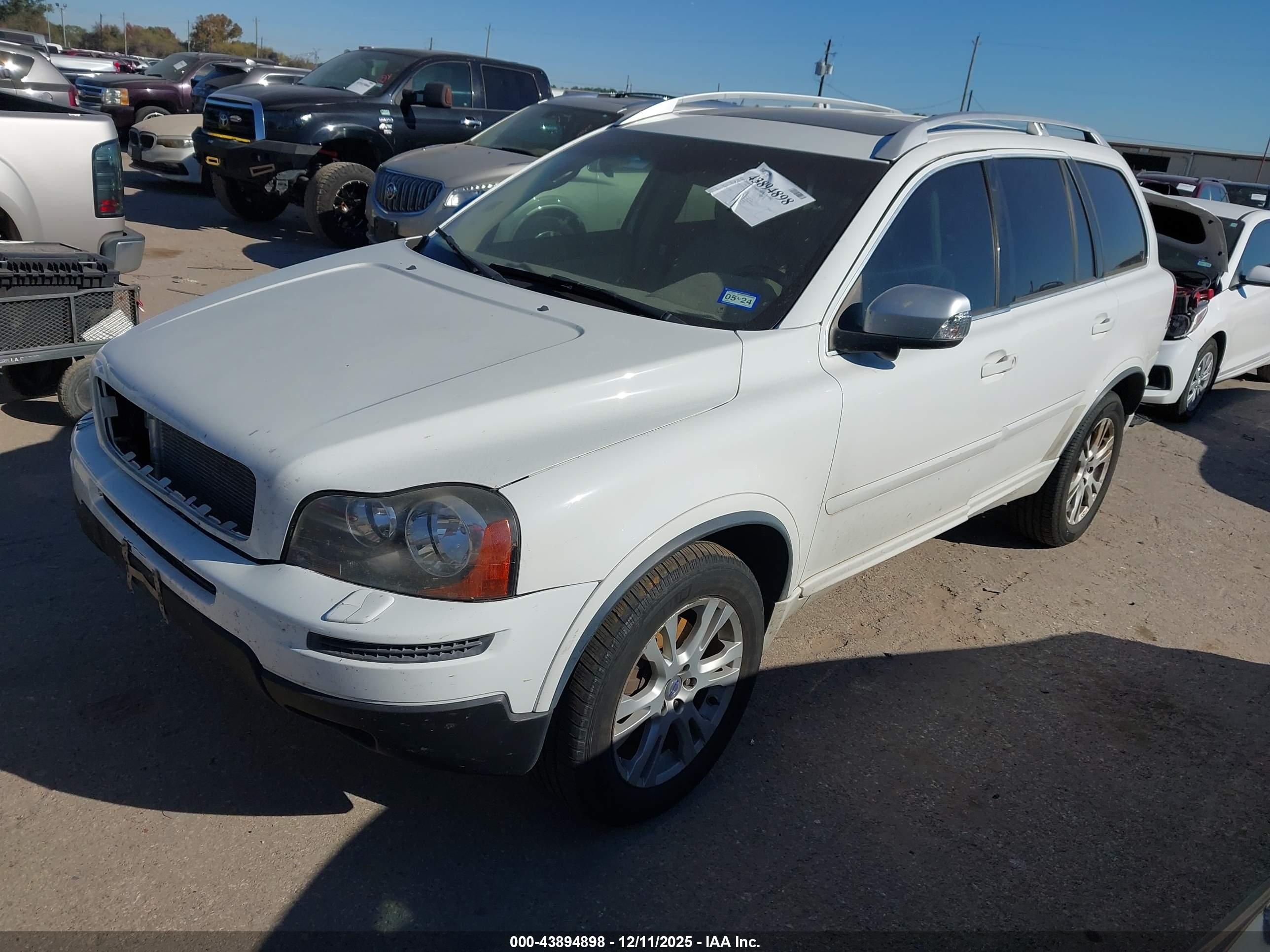 VOLVO XC90 image 2