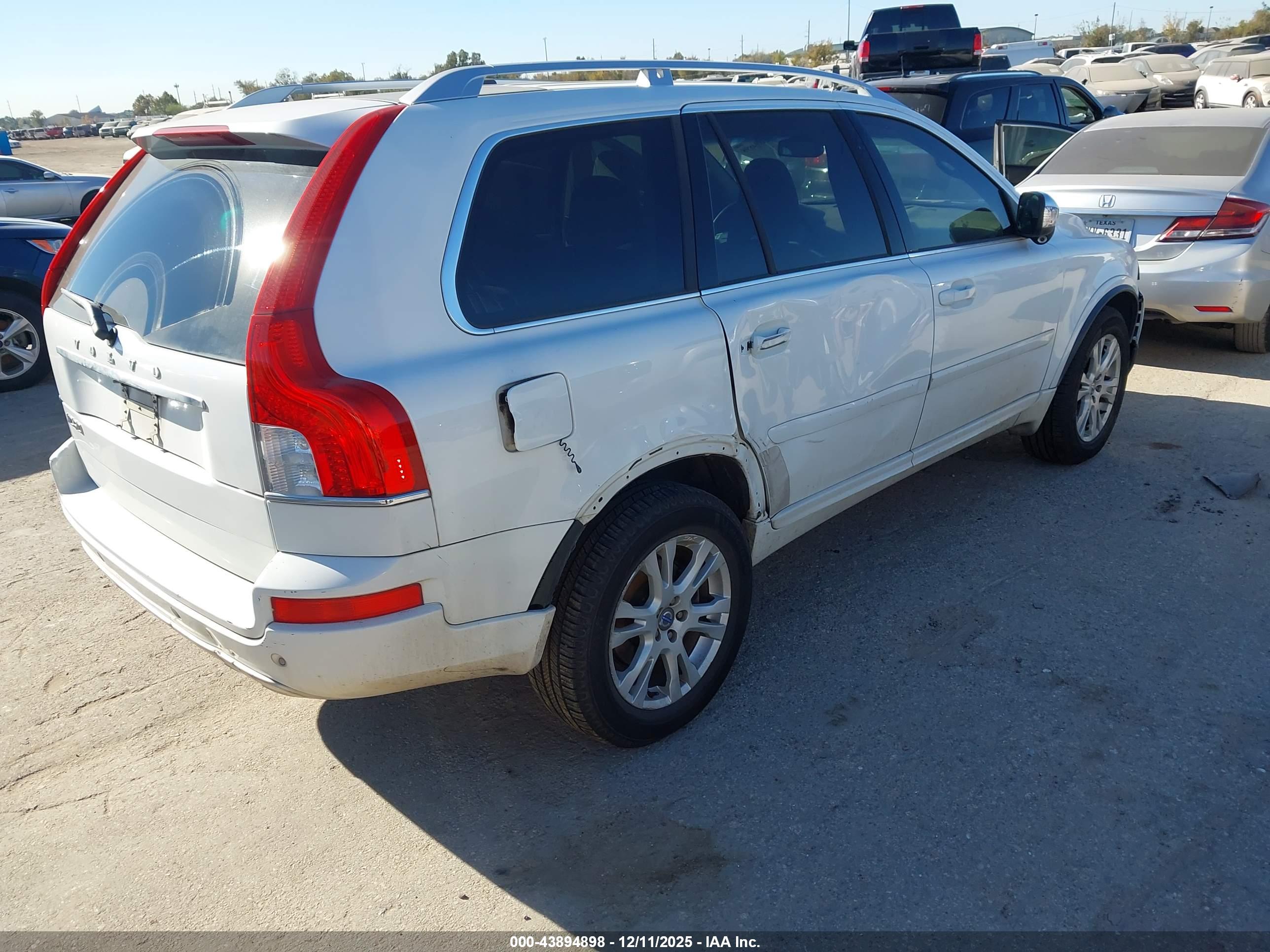 VOLVO XC90 image 4