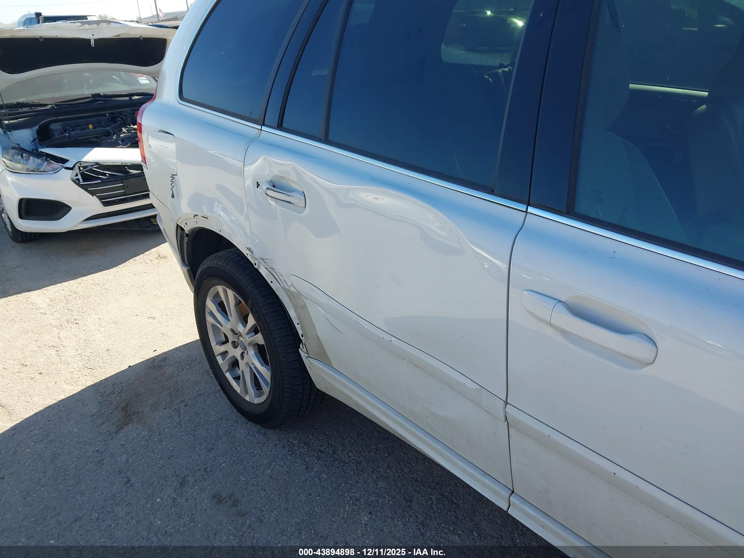 VOLVO XC90 image 6