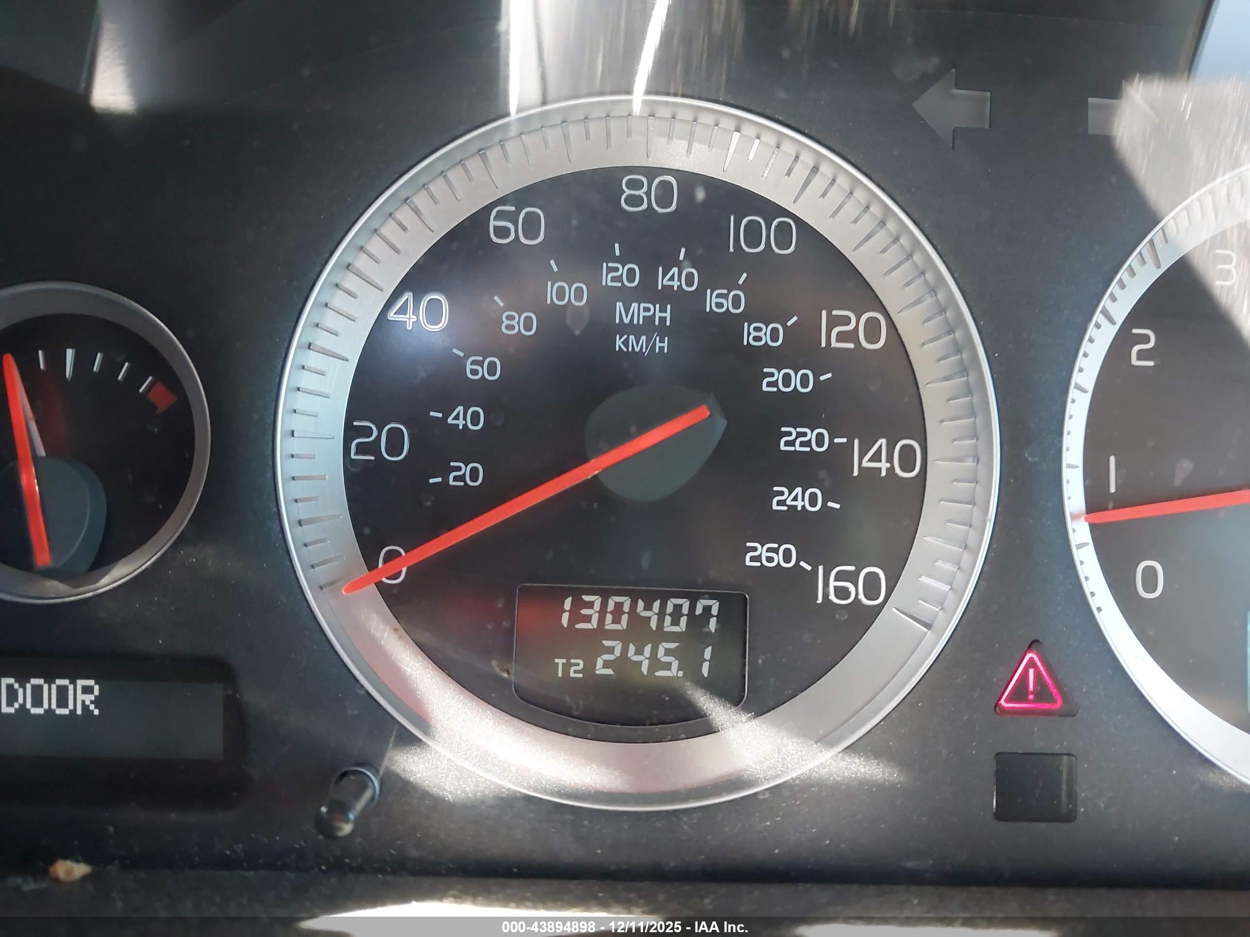 VOLVO XC90 image 7