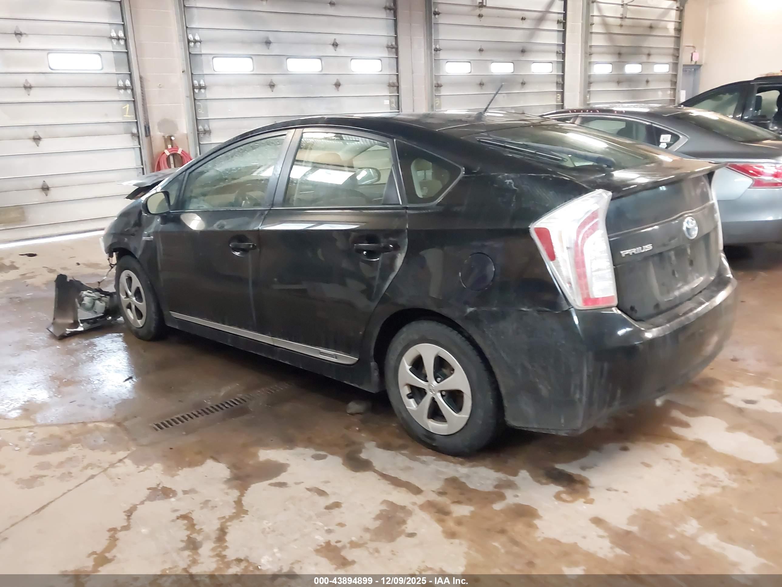 TOYOTA PRIUS image 3