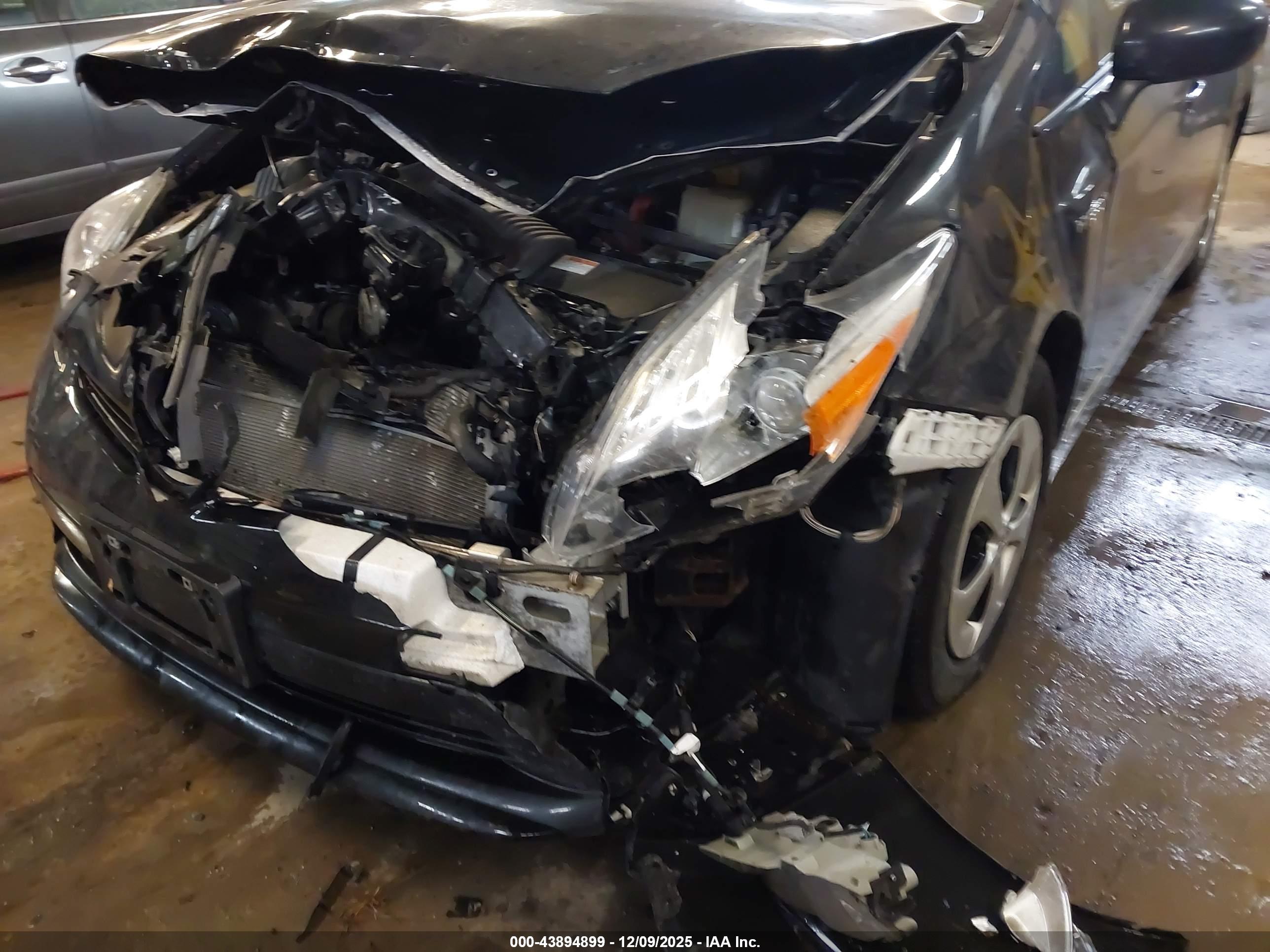 TOYOTA PRIUS image 6