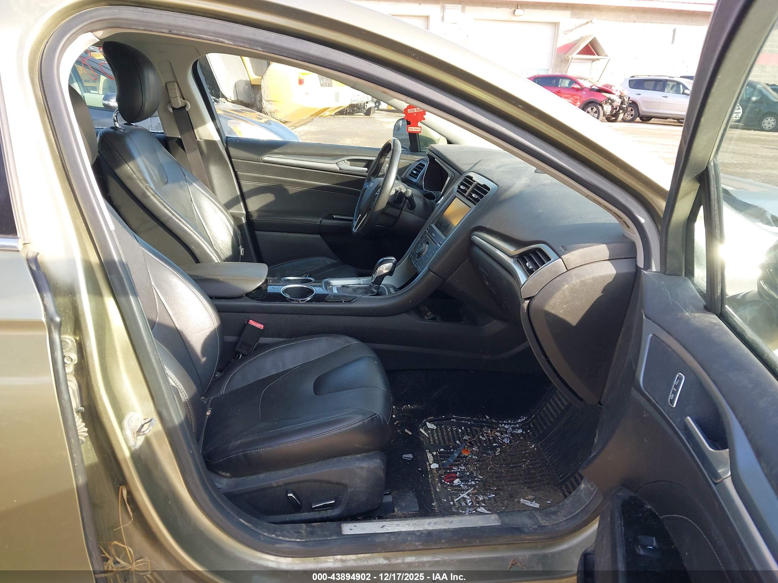 FORD FUSION image 5