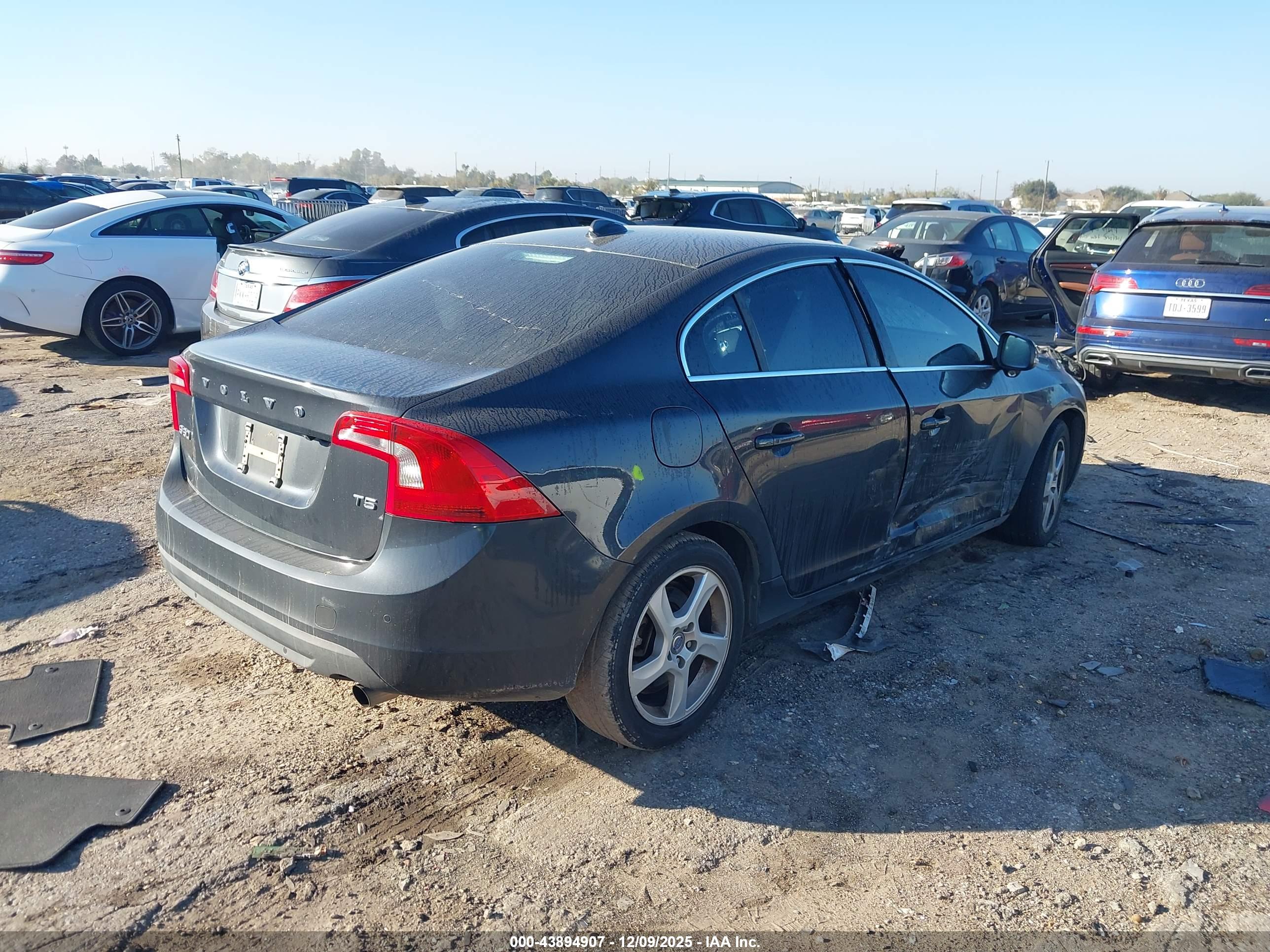 VOLVO S60 image 4