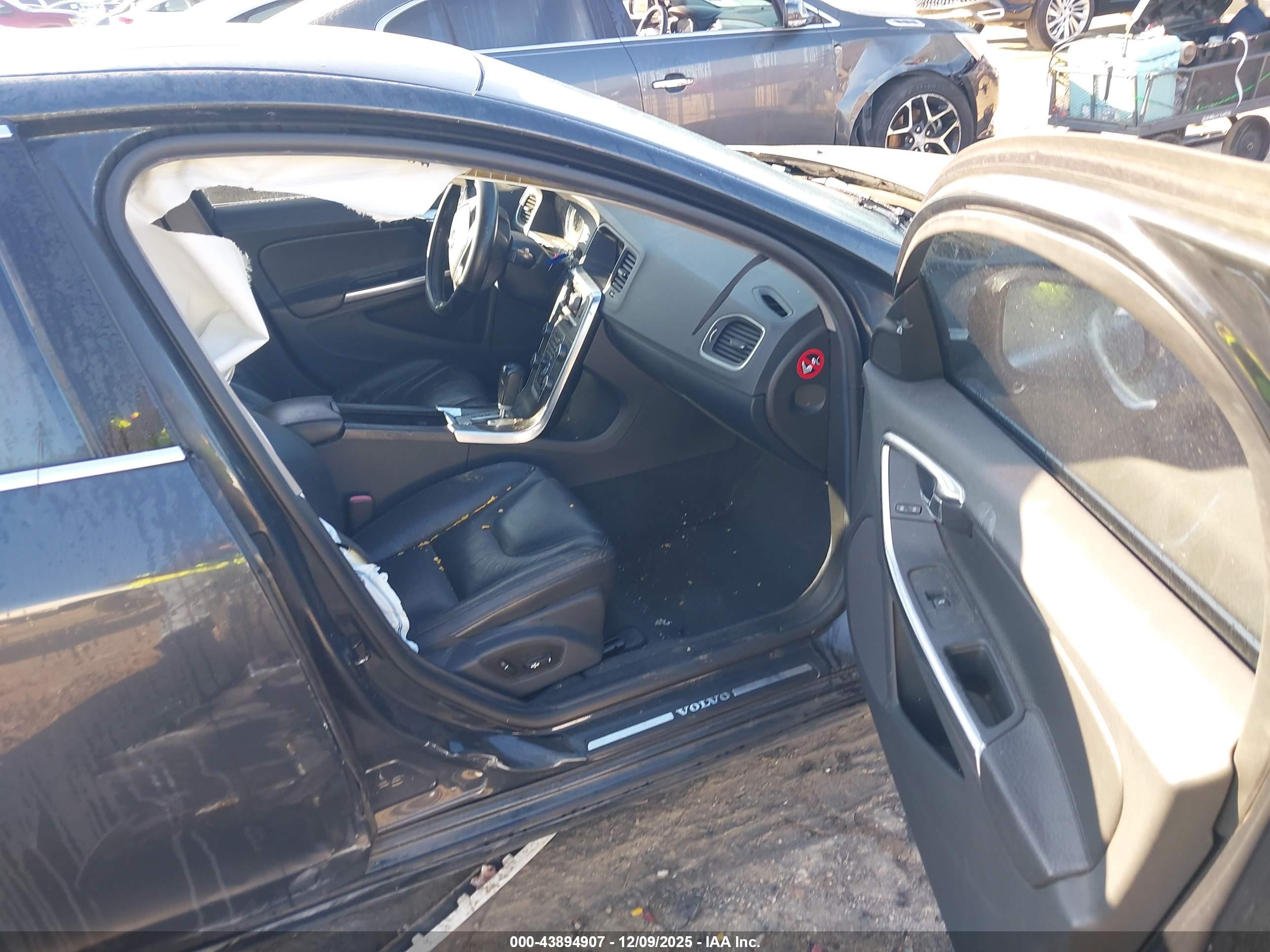 VOLVO S60 image 5