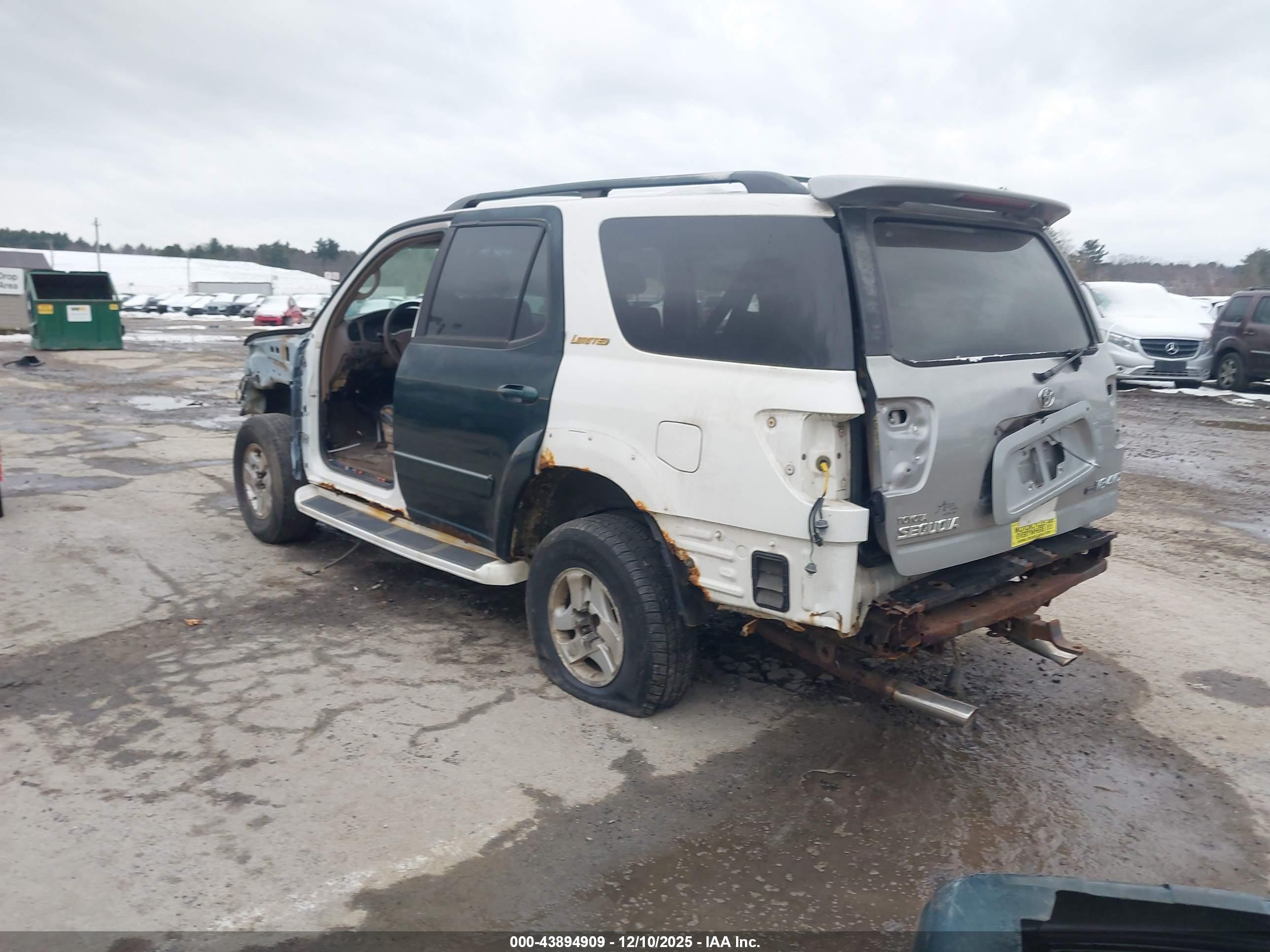 TOYOTA SEQUOIA image 3