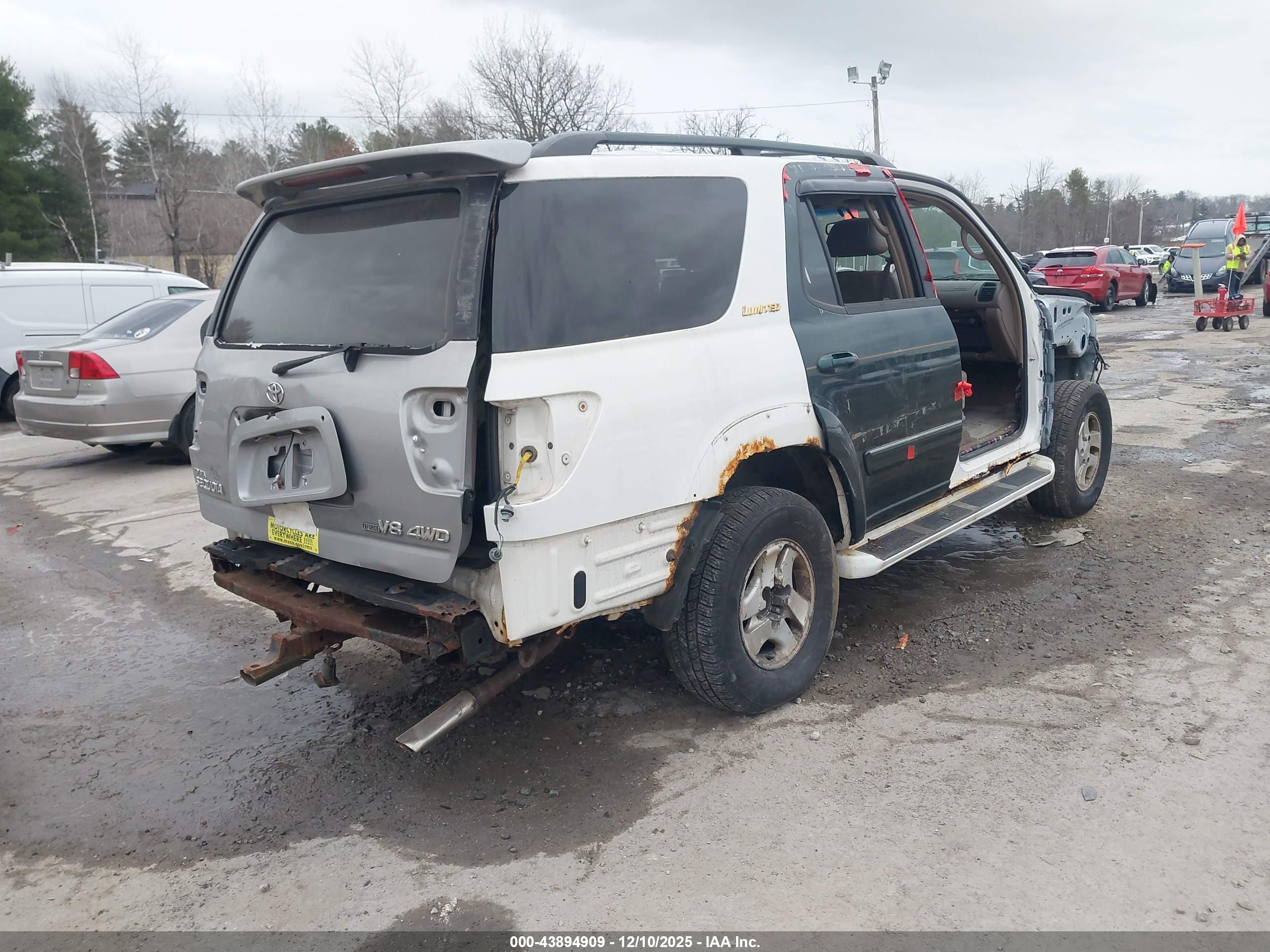 TOYOTA SEQUOIA image 4