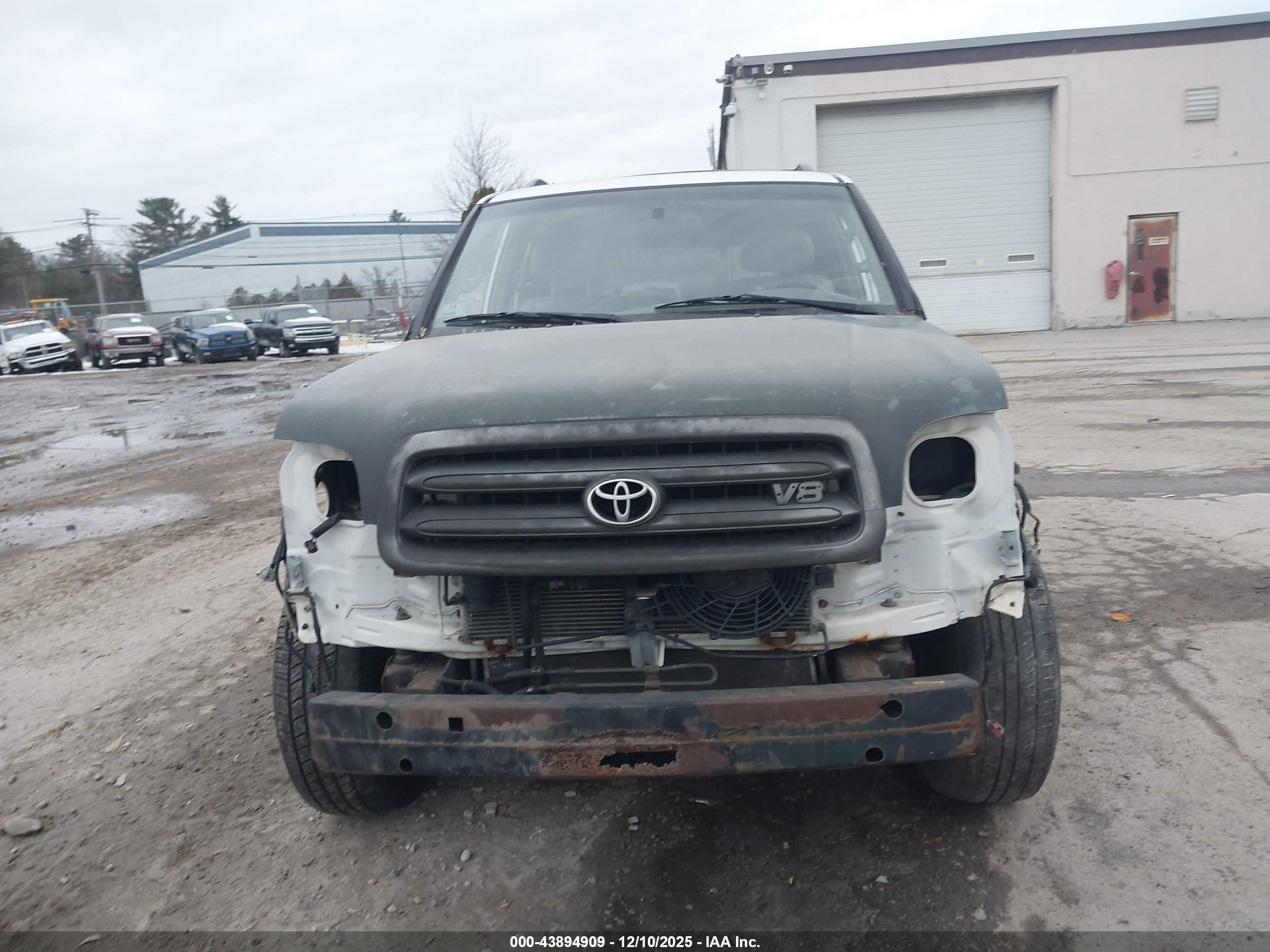 TOYOTA SEQUOIA image 6