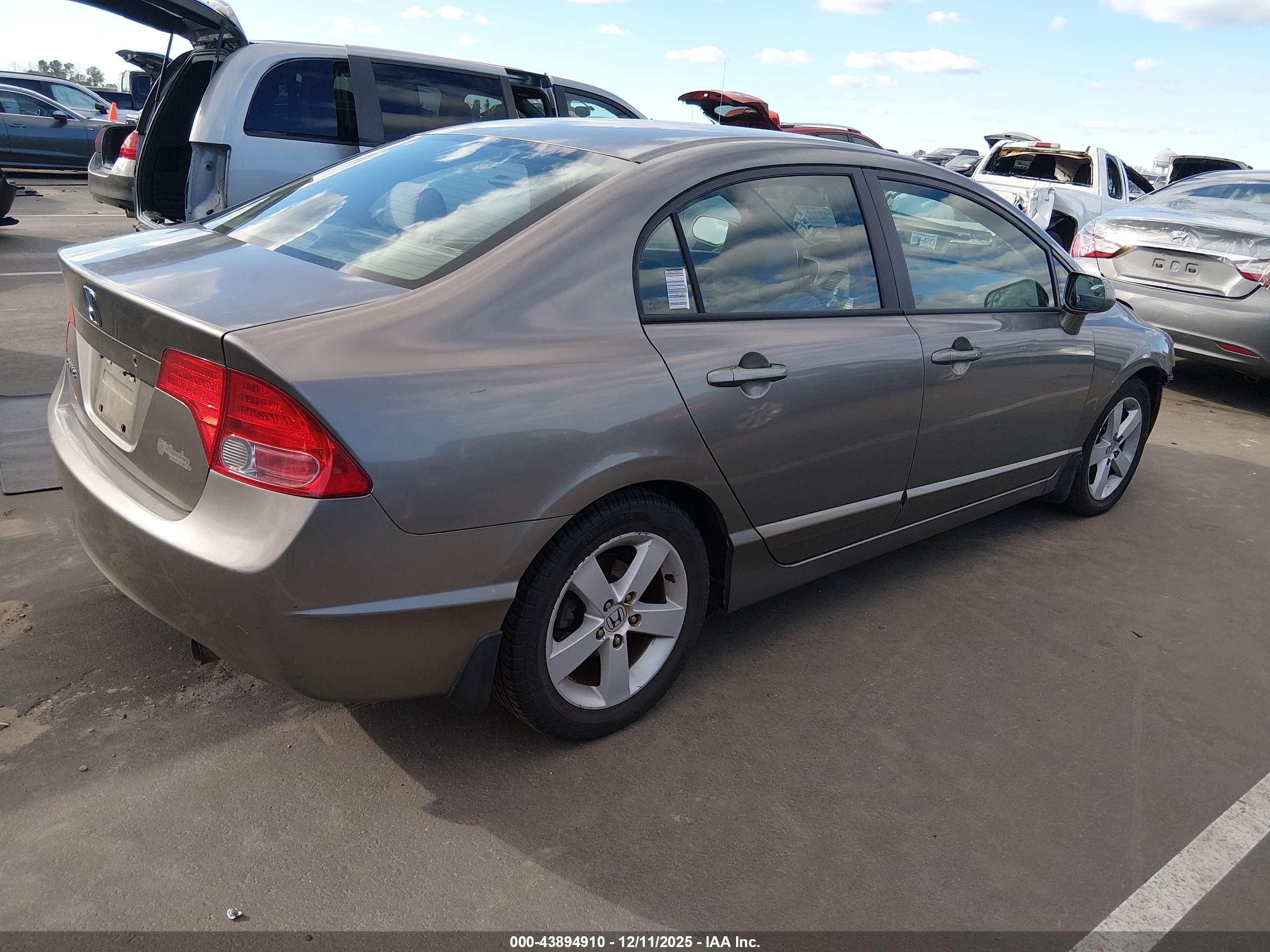 HONDA CIVIC image 4
