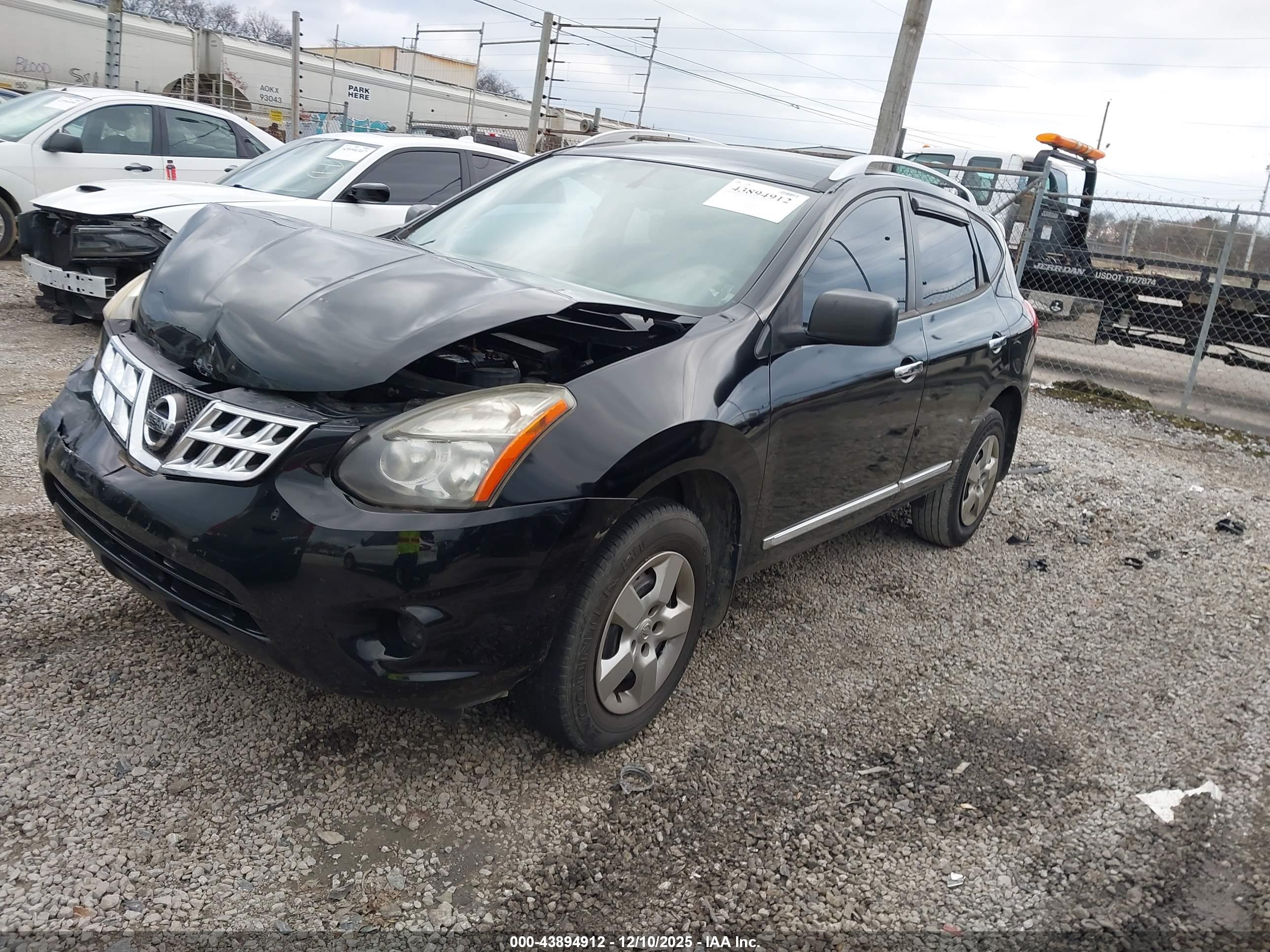 NISSAN ROGUE image 2