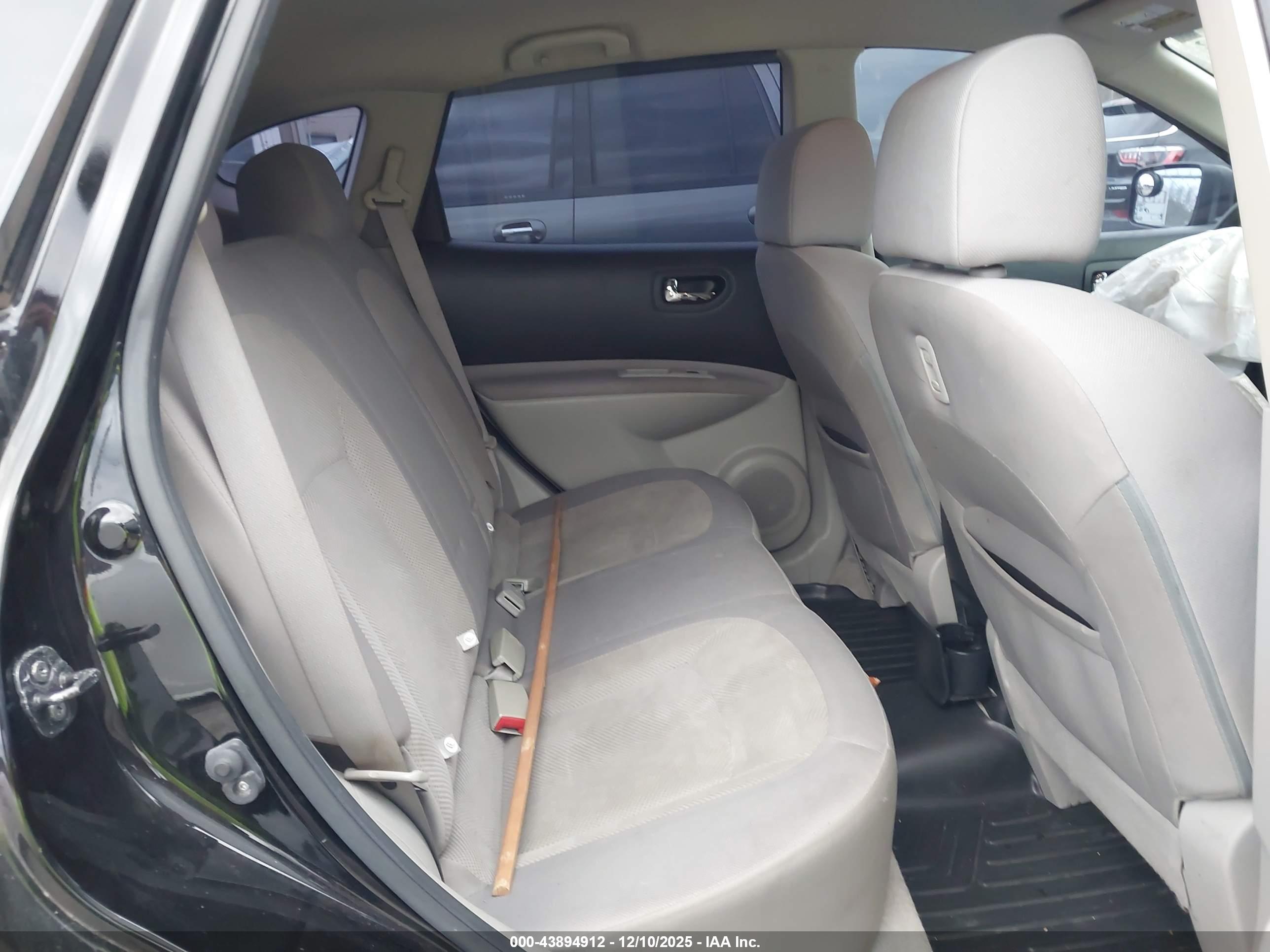 NISSAN ROGUE image 8