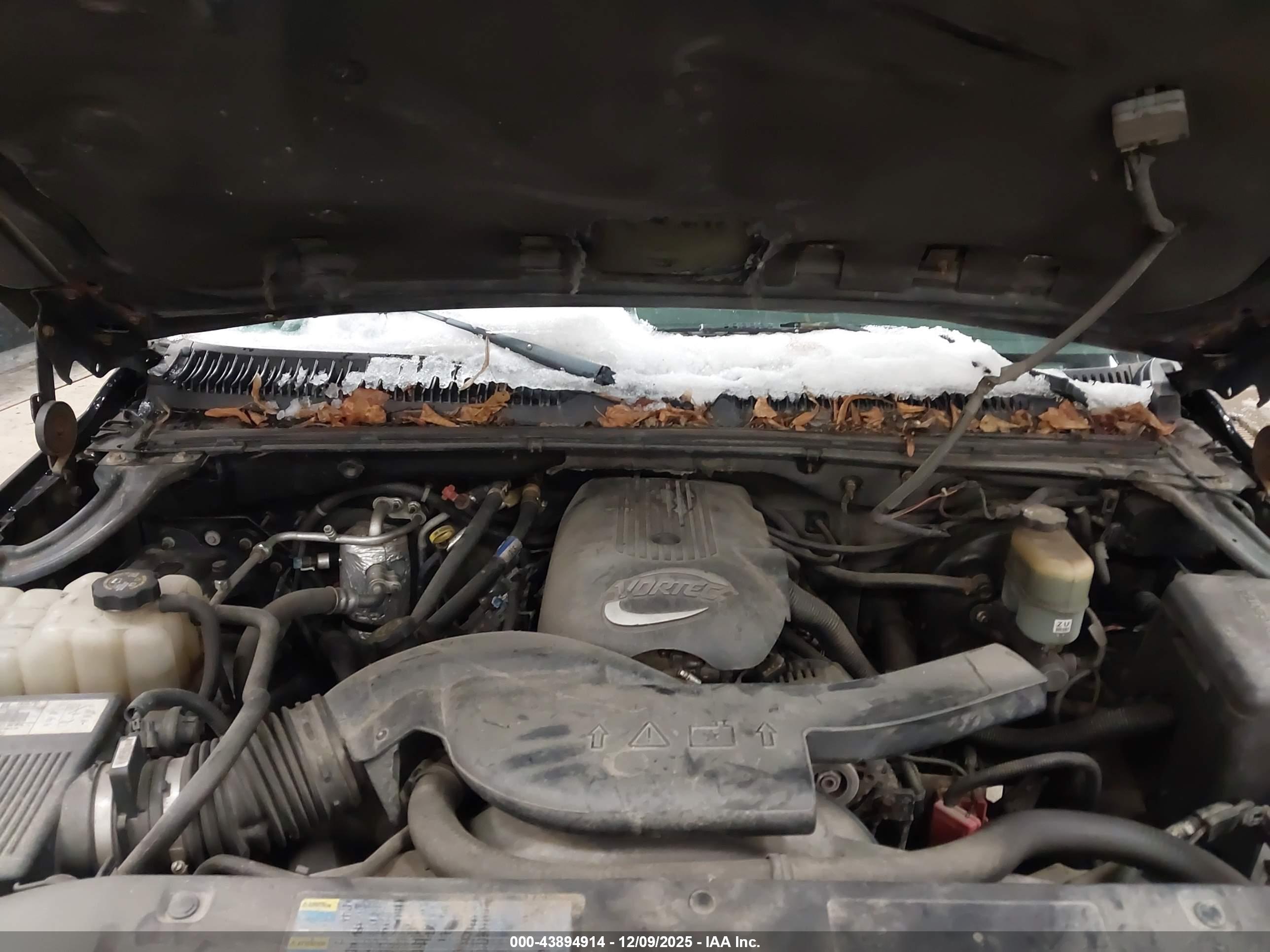 CHEVROLET TAHOE image 10