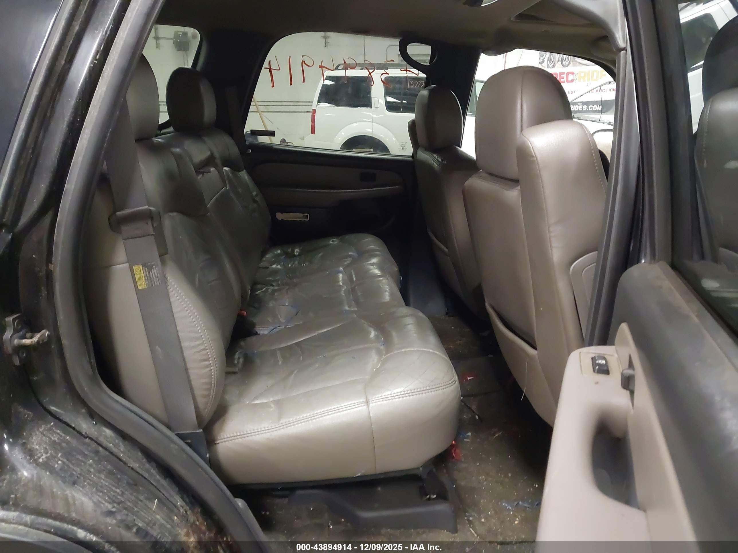 CHEVROLET TAHOE image 8