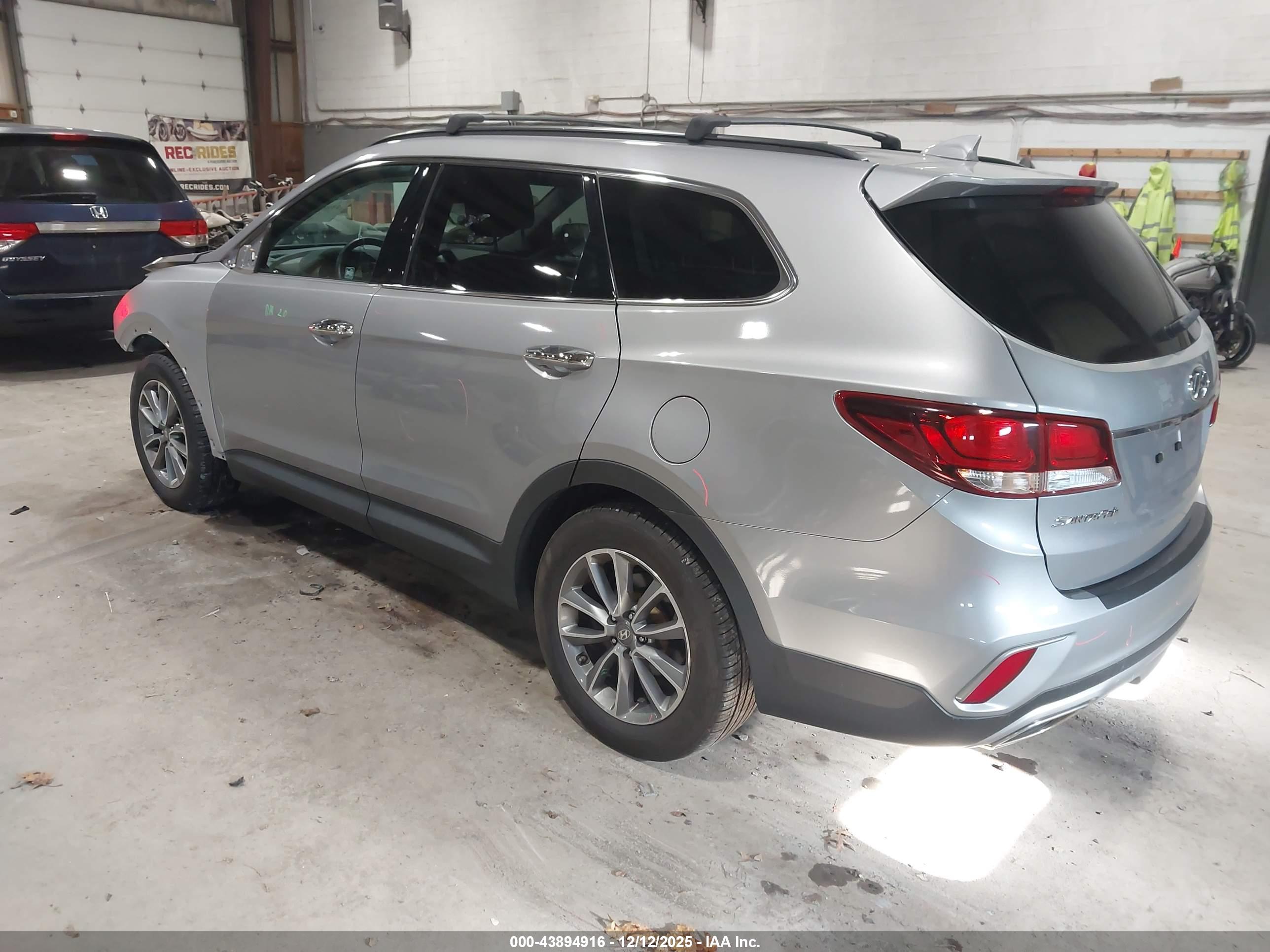 HYUNDAI SANTA image 3