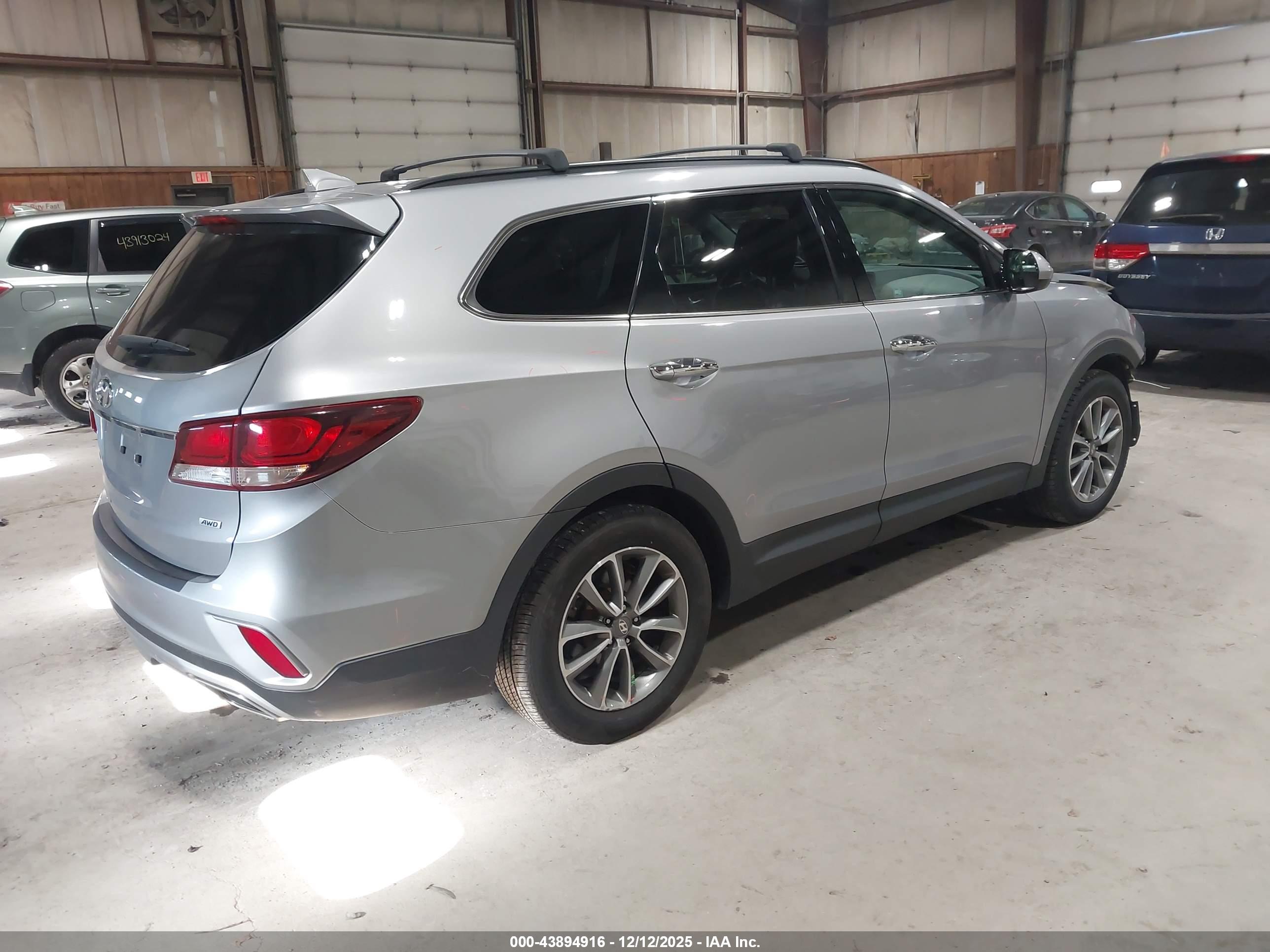 HYUNDAI SANTA image 4
