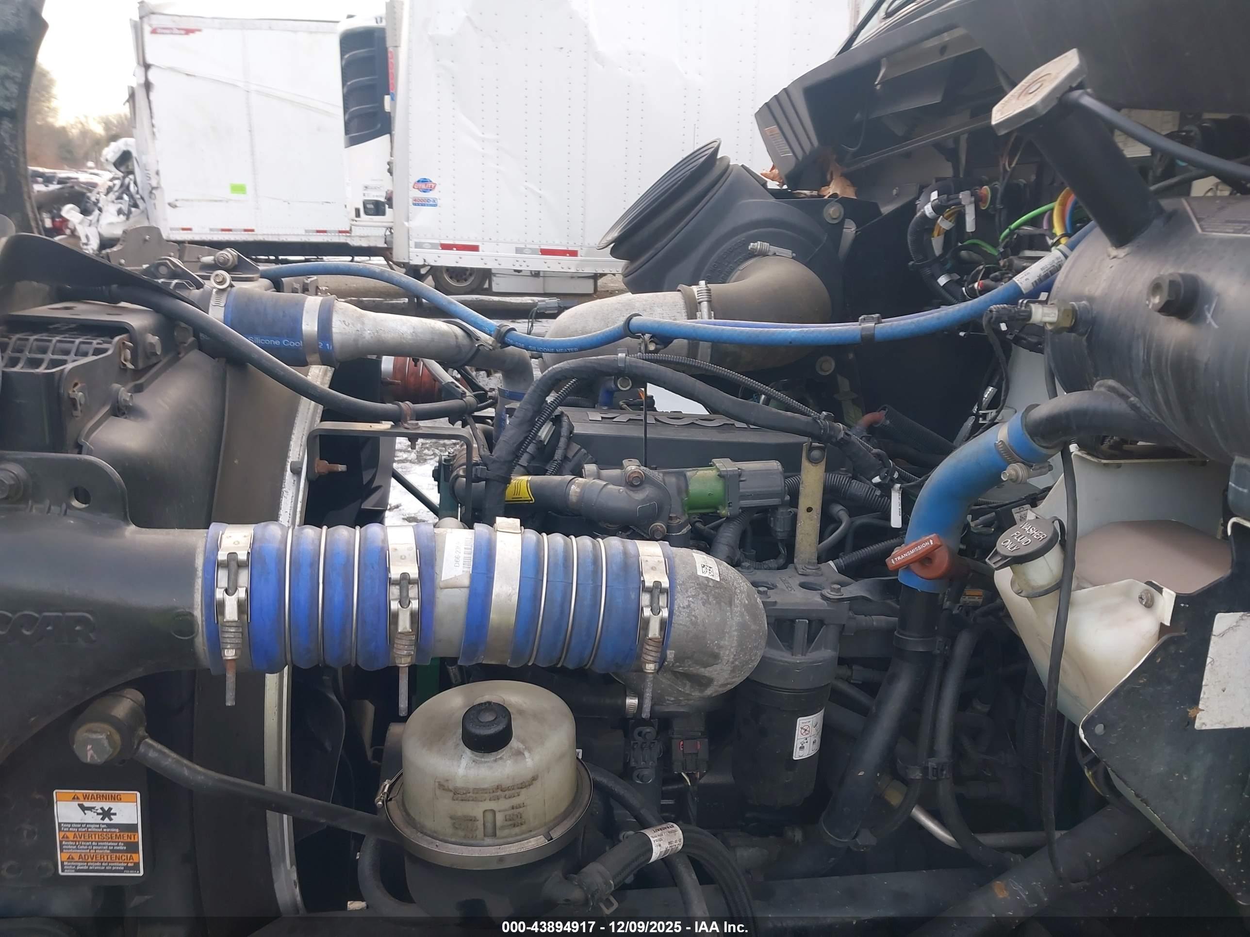 KENWORTH T3 image 10