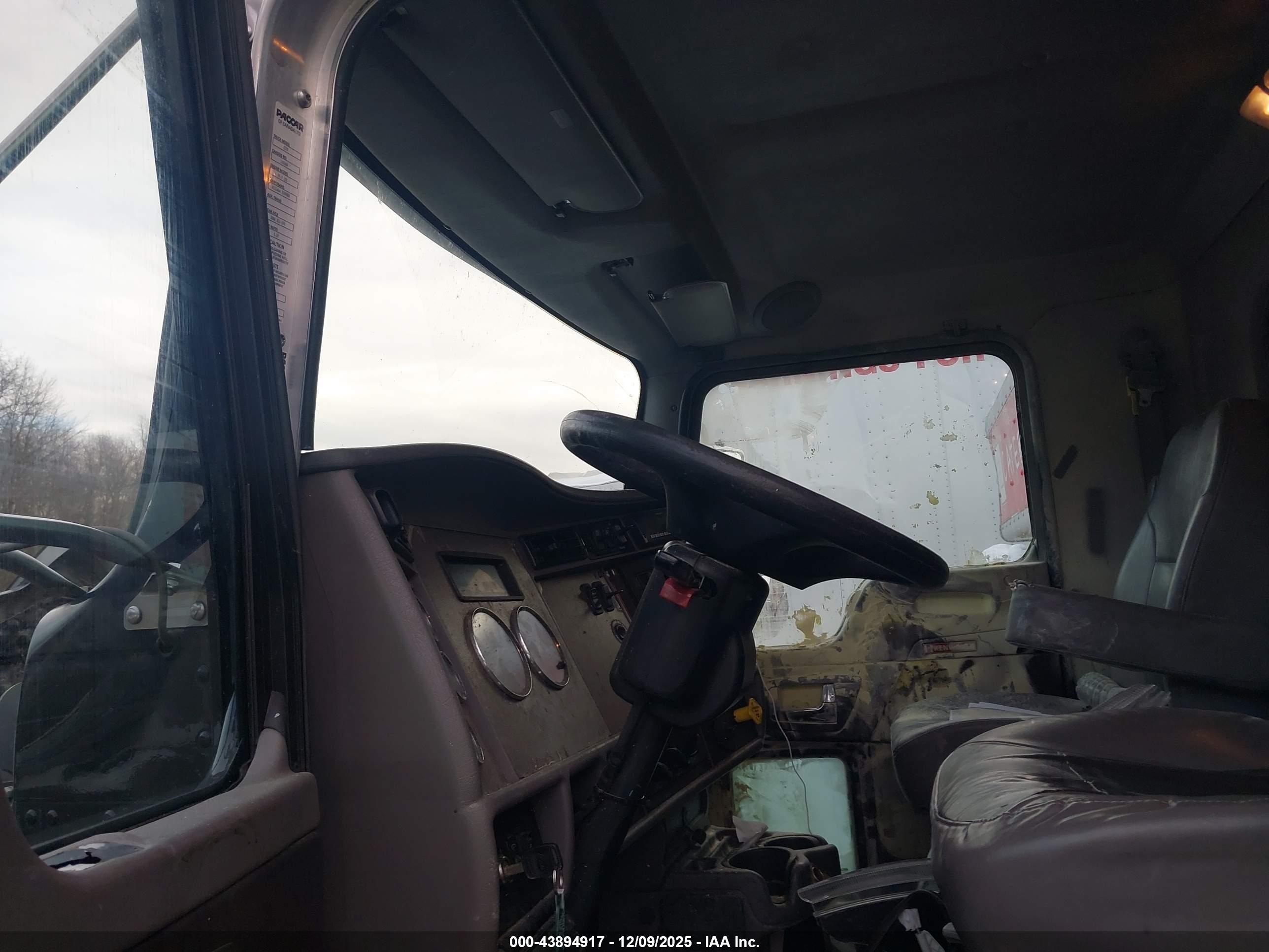 KENWORTH T3 image 7