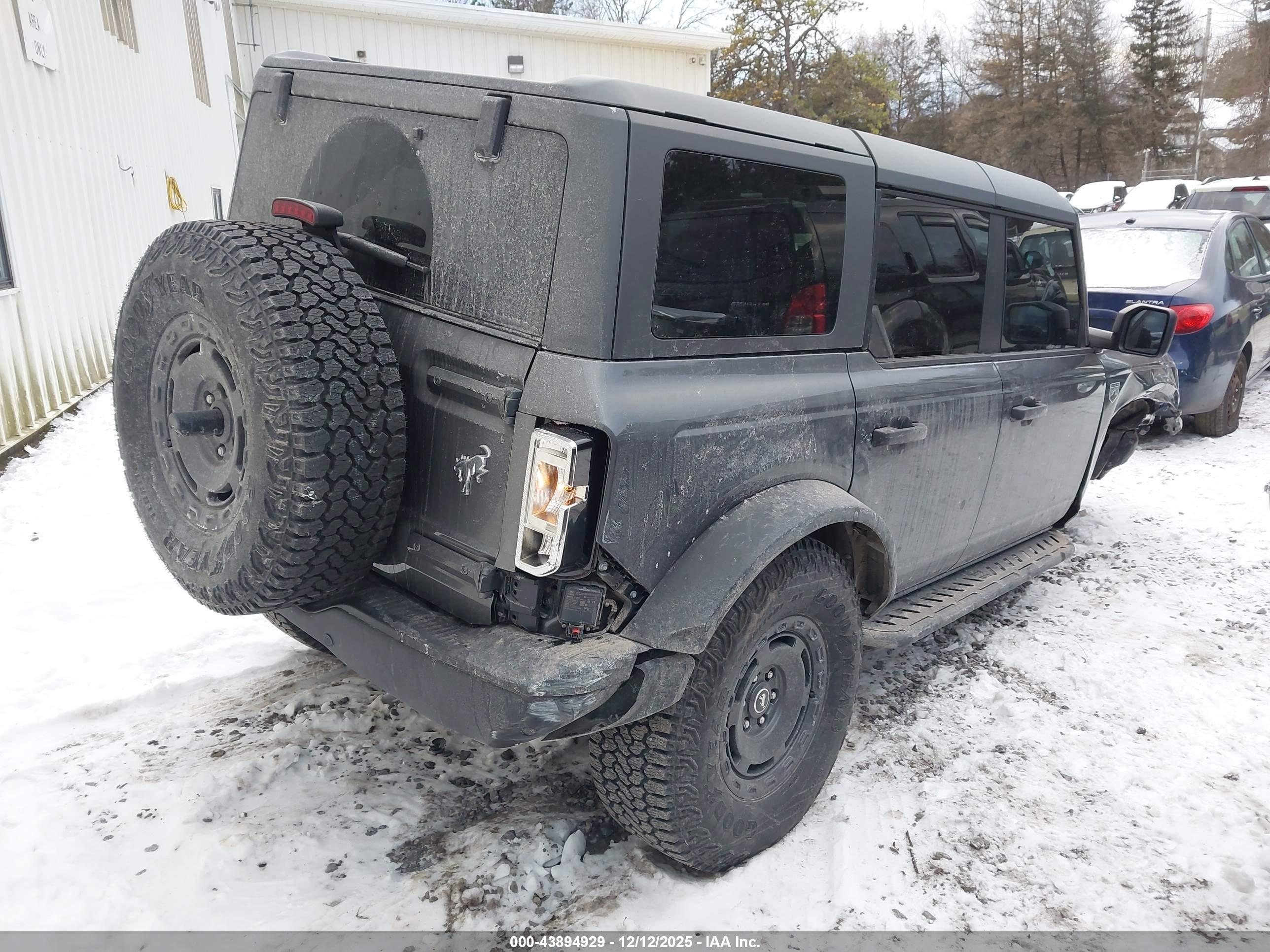 FORD BRONCO image 4