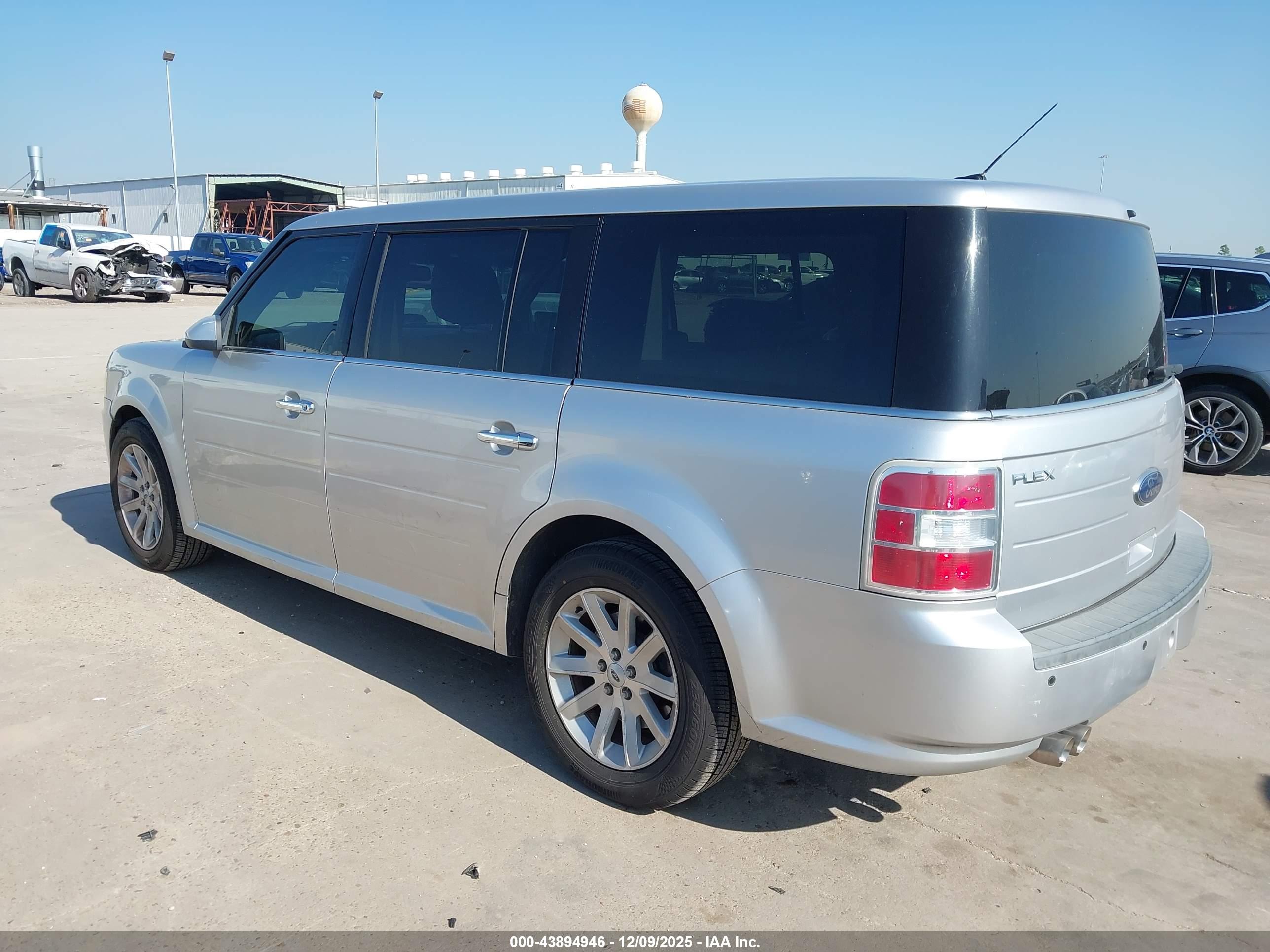FORD FLEX image 3
