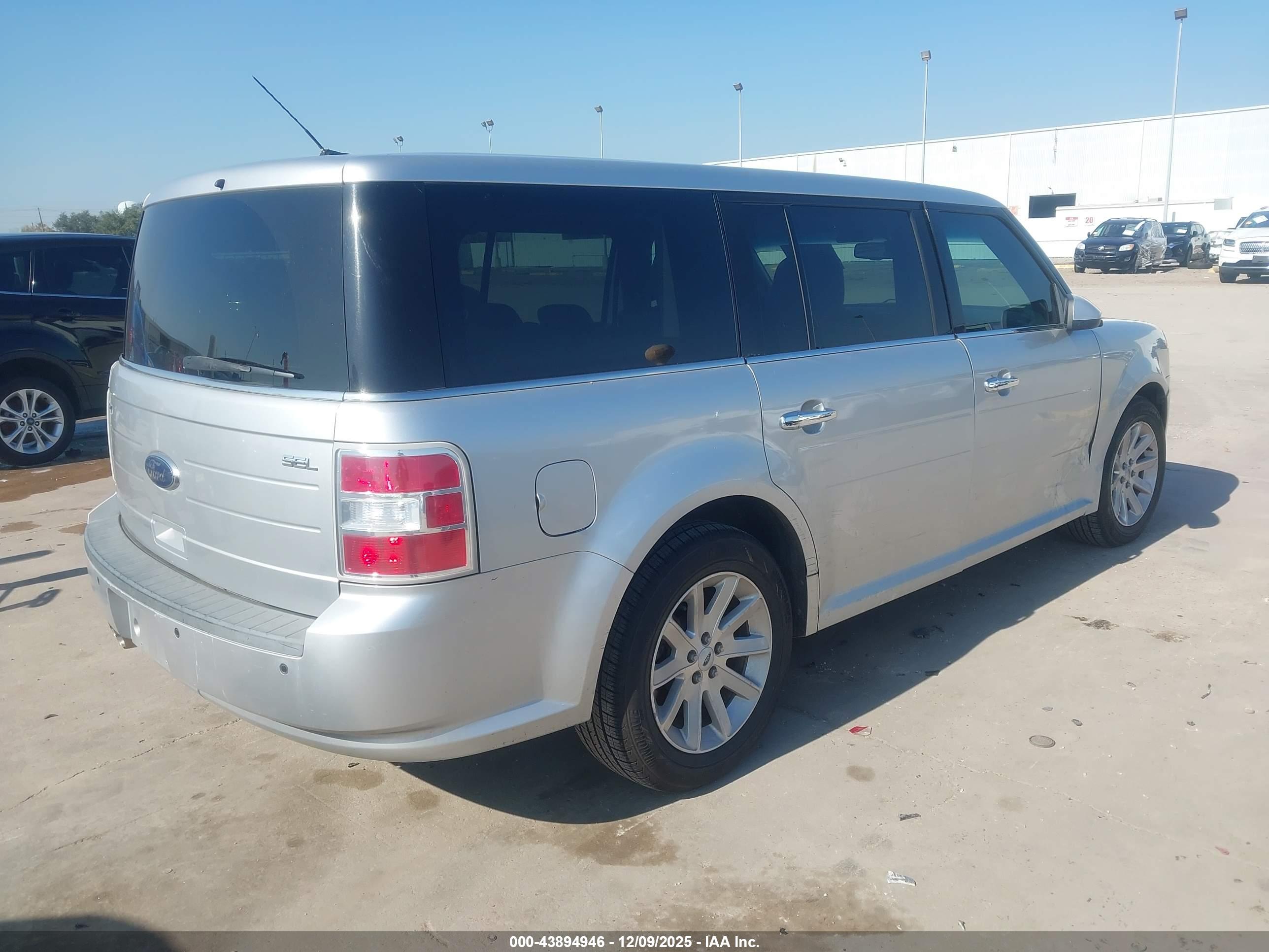 FORD FLEX image 4