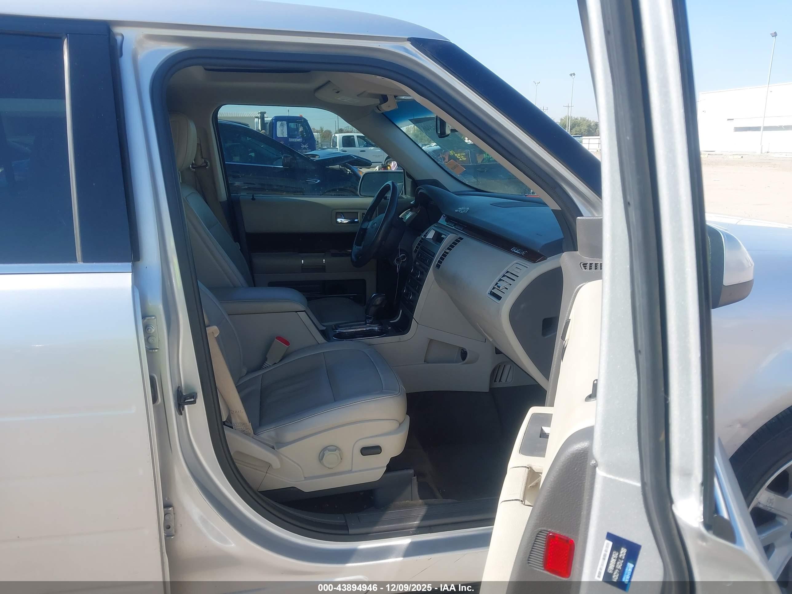 FORD FLEX image 5