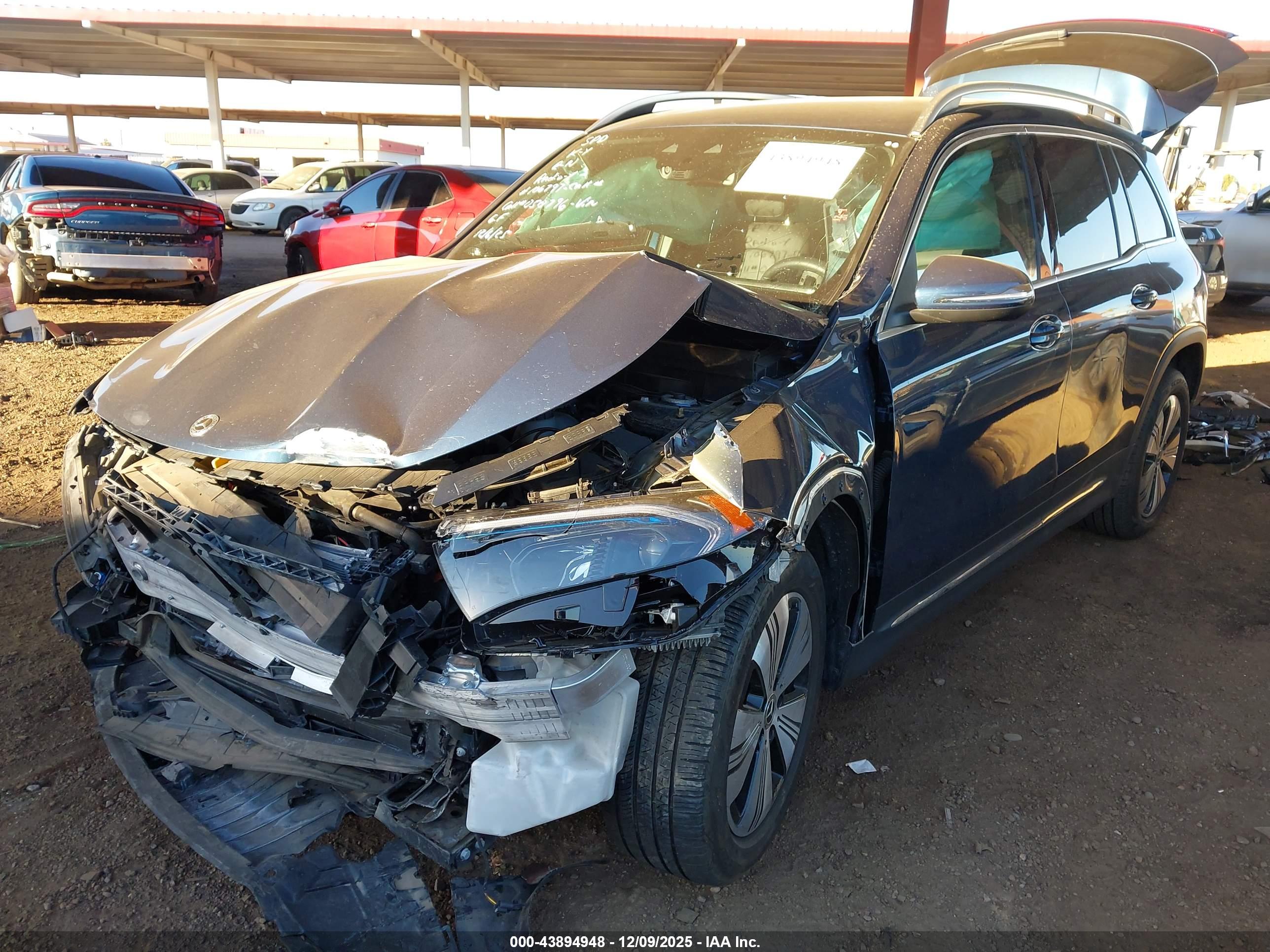 MERCEDES-BENZ EQB image 2