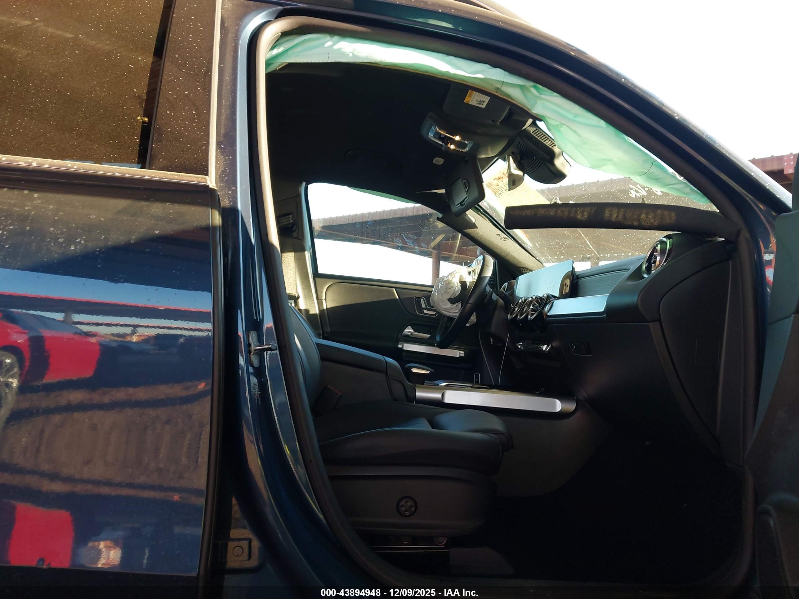 MERCEDES-BENZ EQB image 5