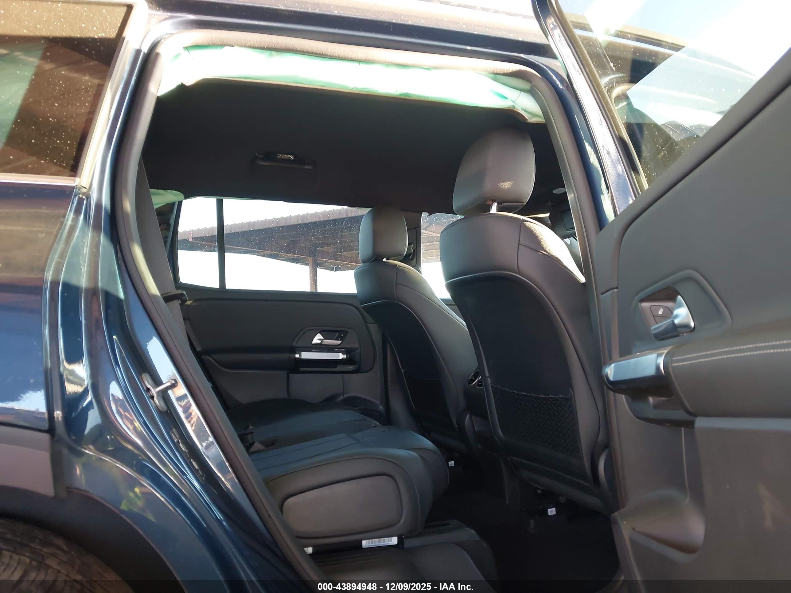 MERCEDES-BENZ EQB image 8